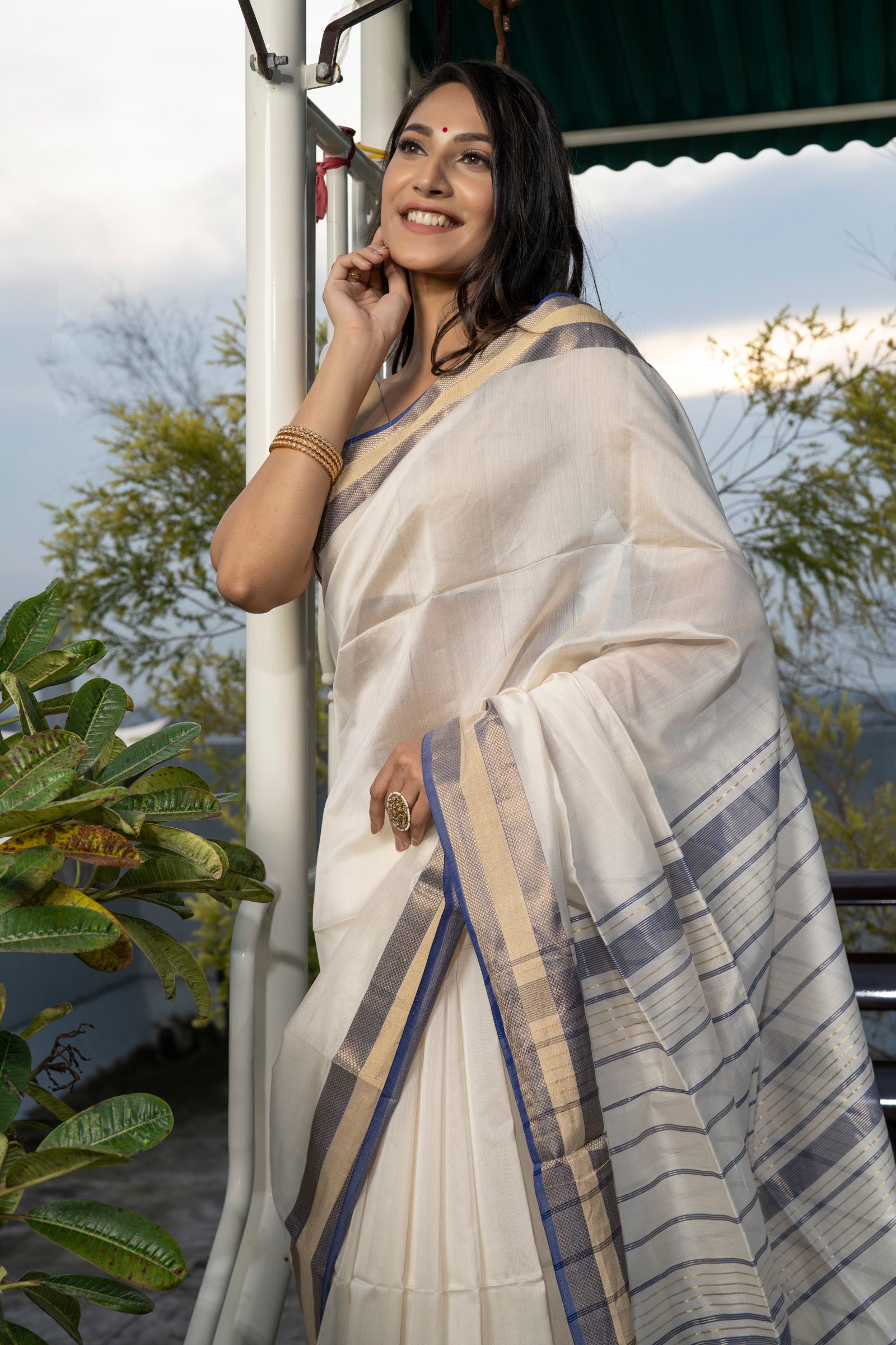 Women's White & Blue Silk Cotton Maheshwari Handloom Saree with Golden Zari Border - Maahishmati