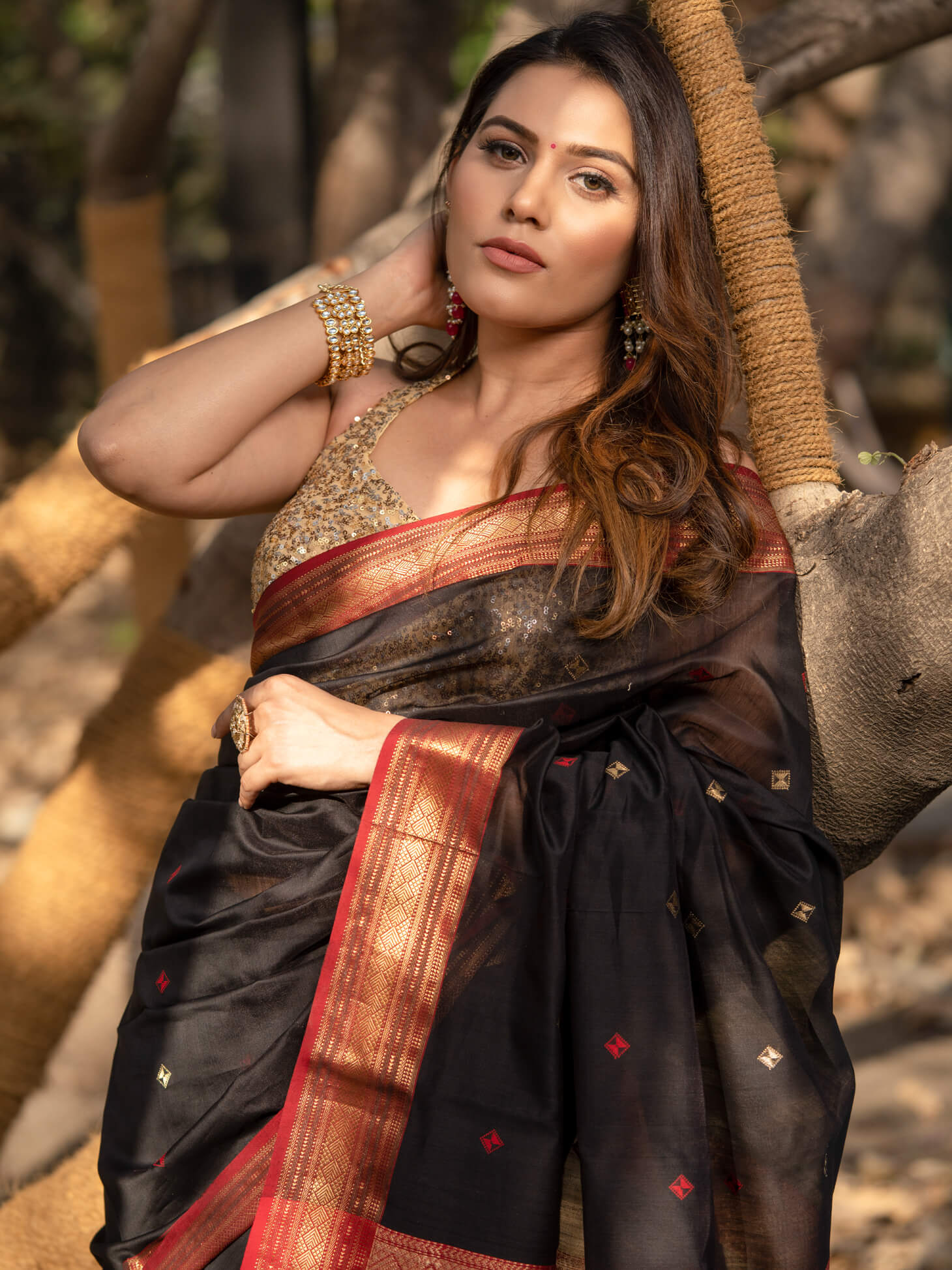 Women's Black, Gold Color Aprajita - Maheshwari Handloom Silk Saree - Maahishmati