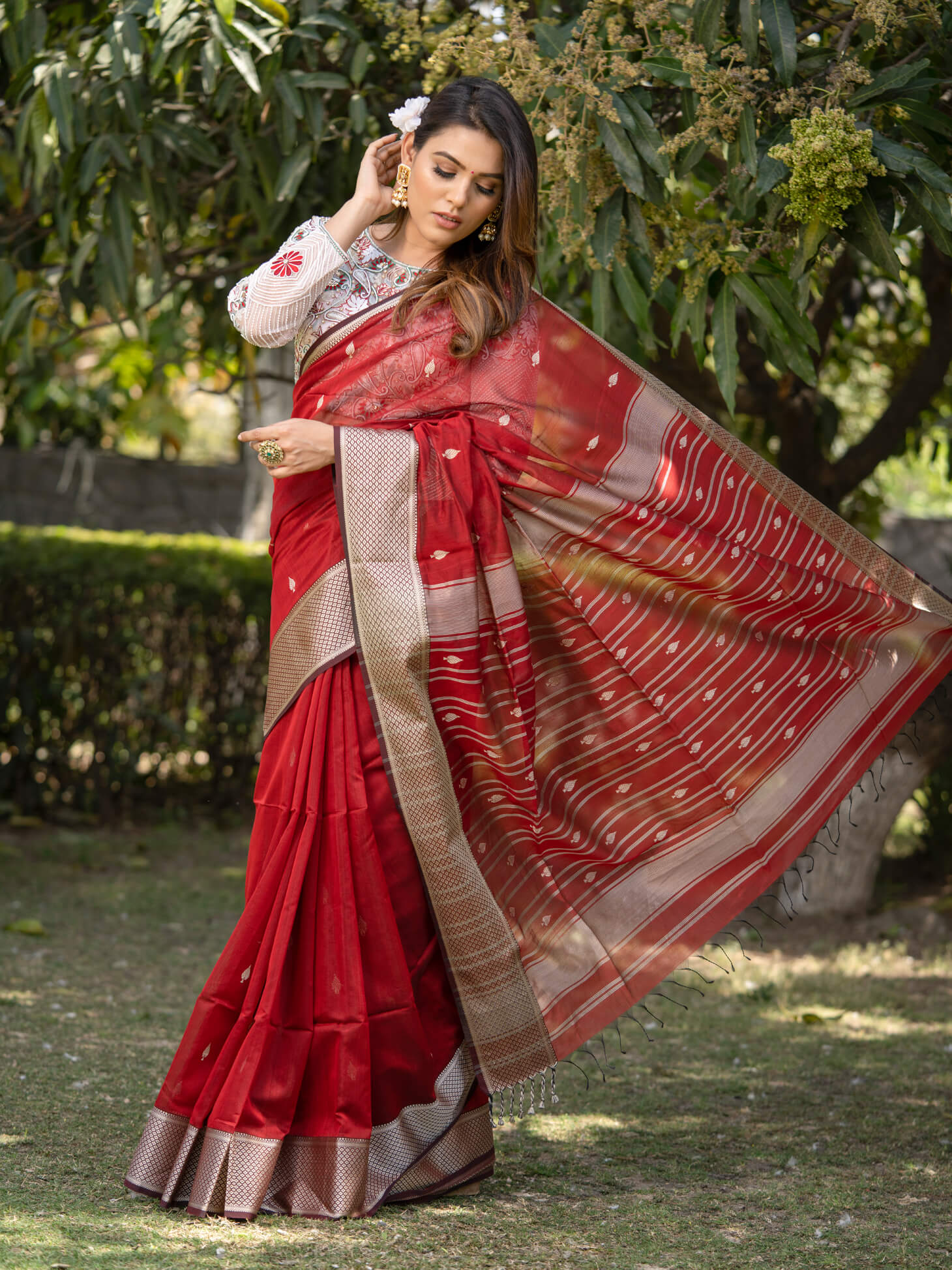 Women's Red, Gold Color Laxmi - Maheshwari Handloom Silk Saree - Maahishmati