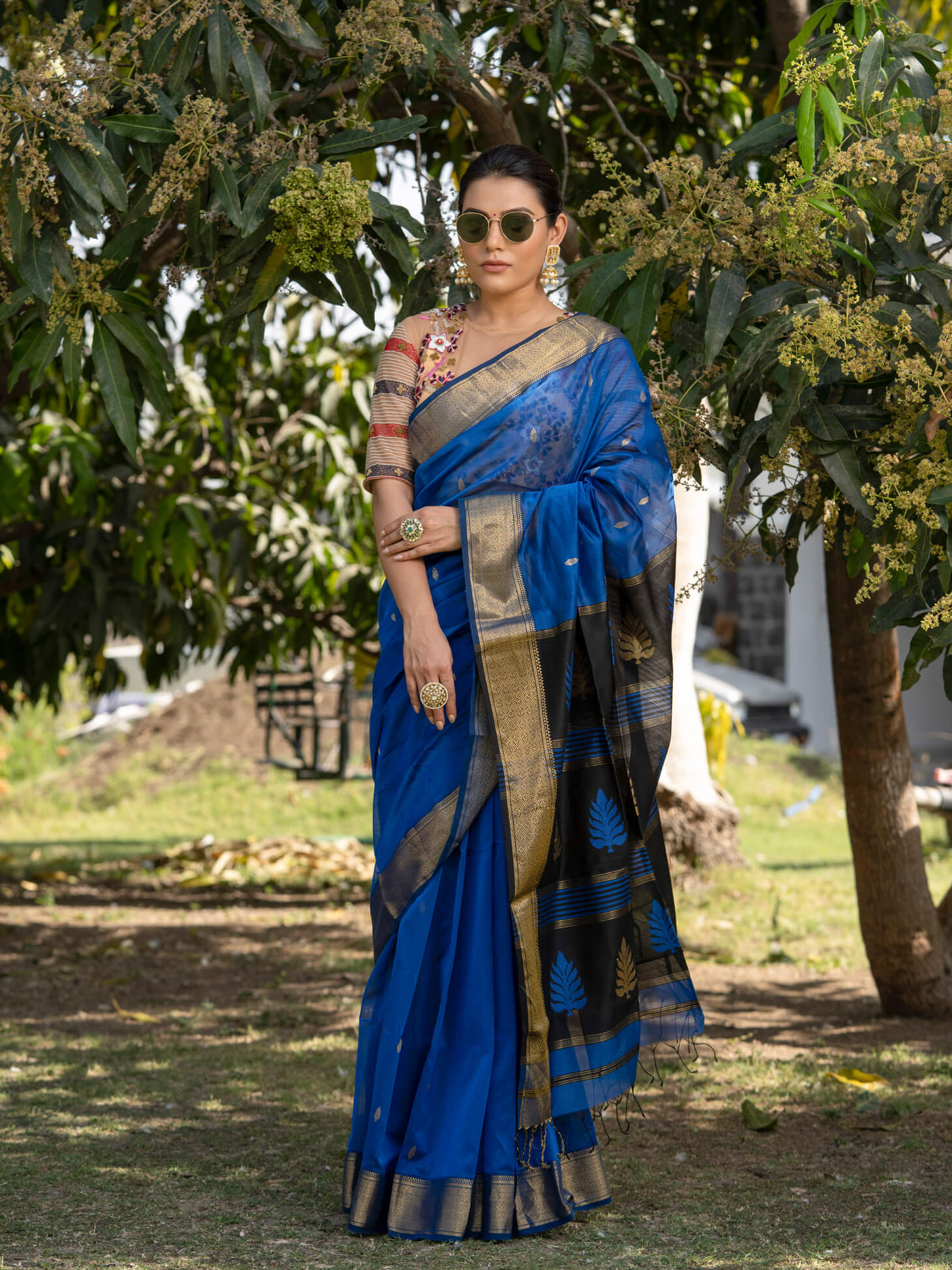 Women's Blue, Black, Gold Color Jayshree - Maheshwari Handloom Silk Saree Maahishmati