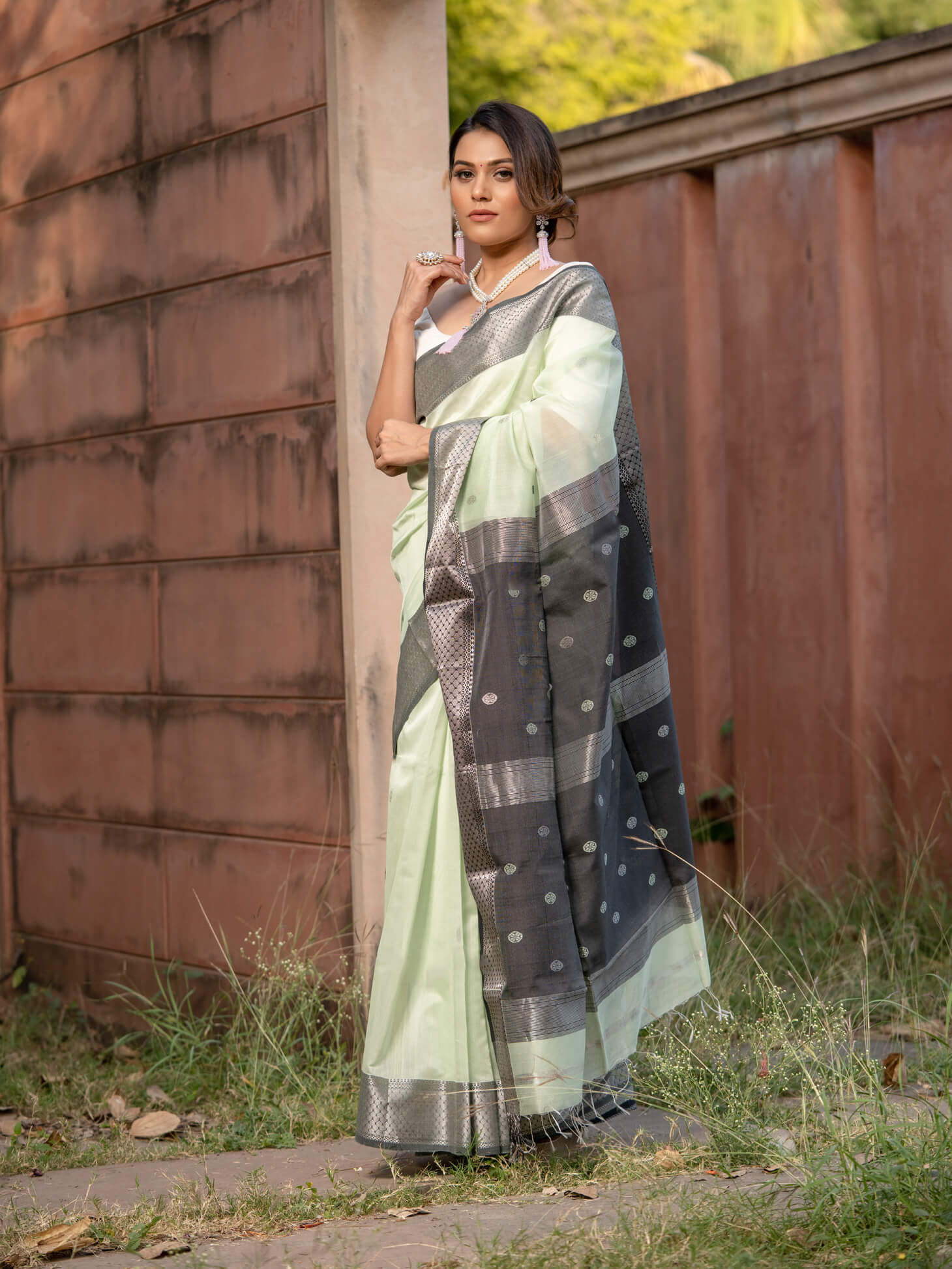 Women's Pastel Green, Grey Color Laura - Maheshwari Handloom Silk Saree - Maahishmati