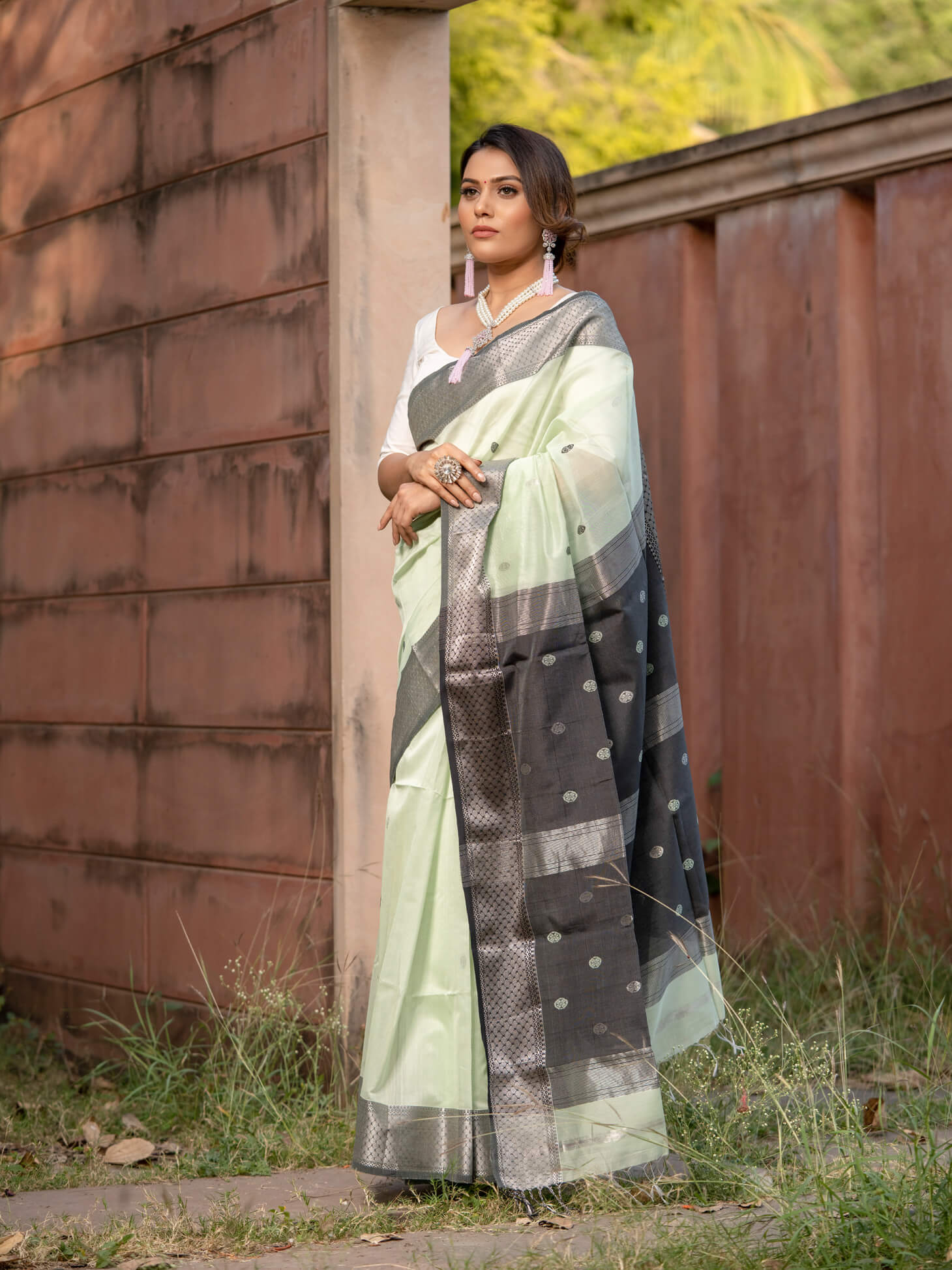 Women's Pastel Green, Grey Color Laura - Maheshwari Handloom Silk Saree - Maahishmati
