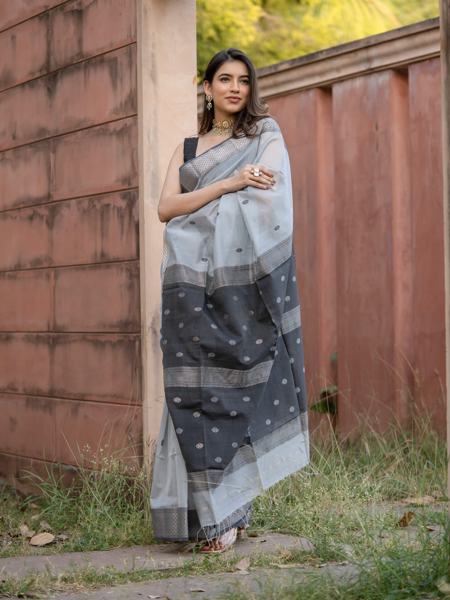 Women's Grey Color Preeti - Maheshwari Handloom Silk Saree - Maahishmati
