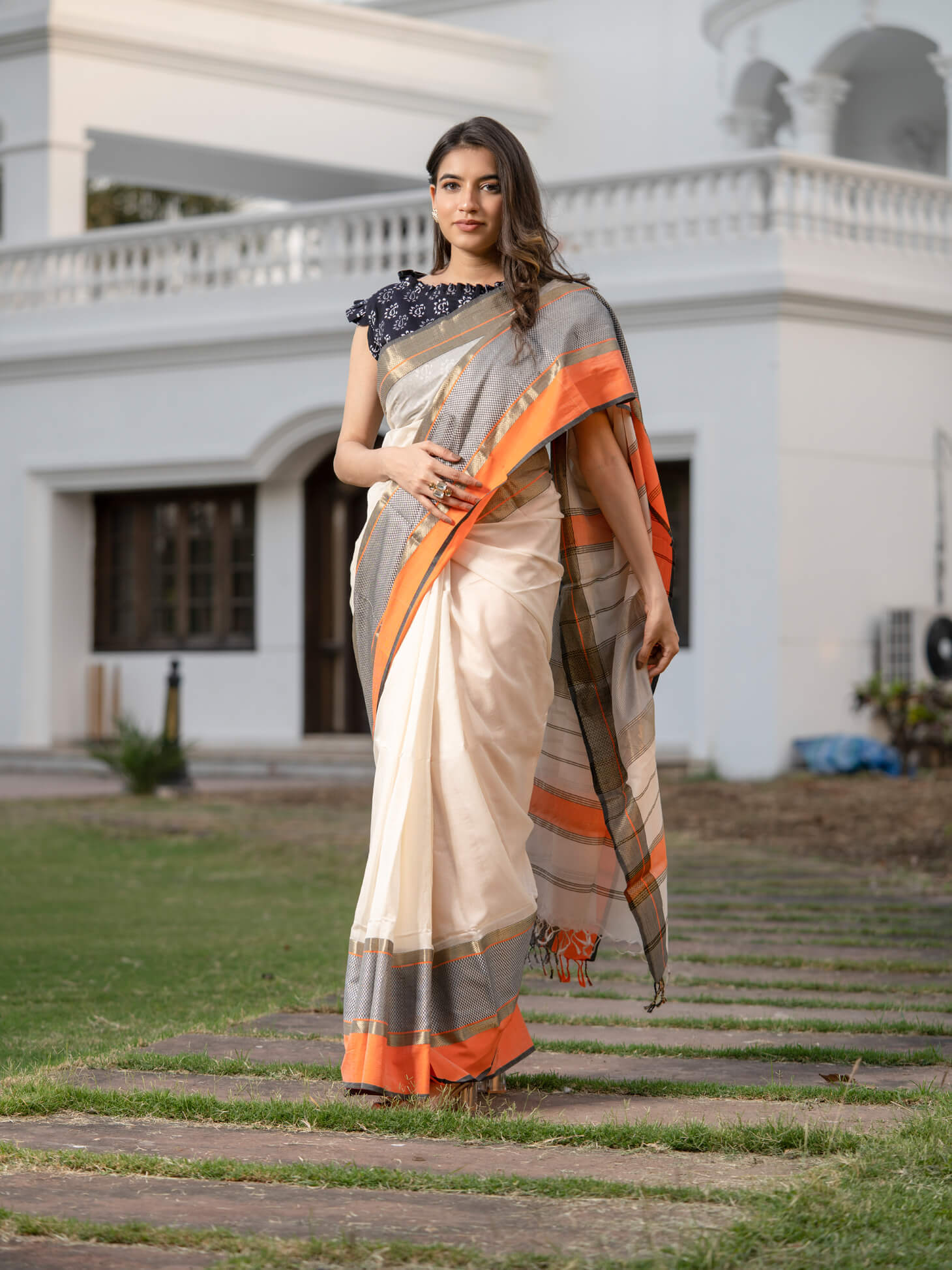 Women's White, Orange Color Saadhya - Maheshwari Handloom Silk Saree - Maahishmati