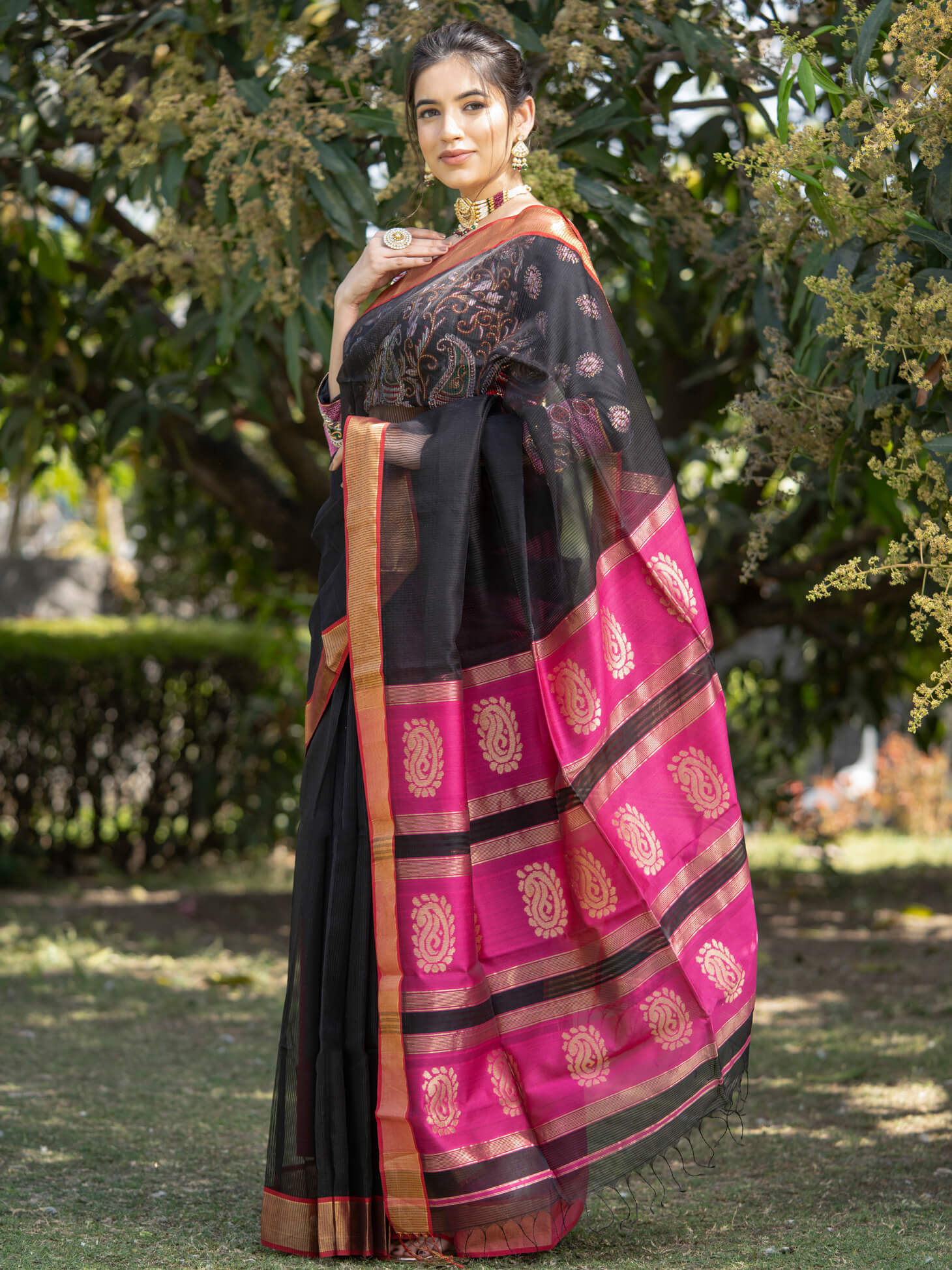 Women's Black, Pink, Gold Color Shakti - Maheshwari Handloom Silk Saree Maahishmati