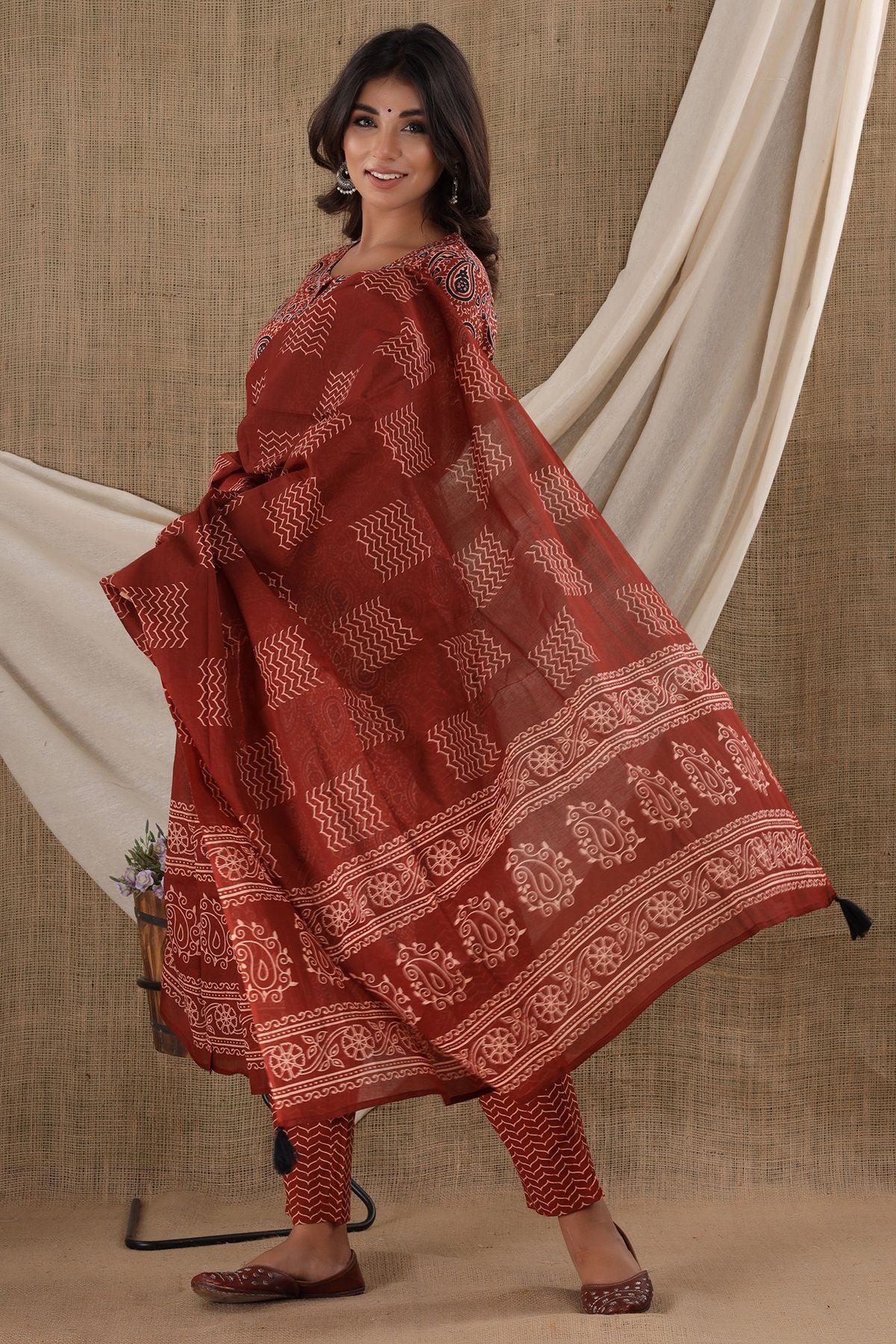 Women's Red Paisley Print Cotton Suit Set - KAAJH
