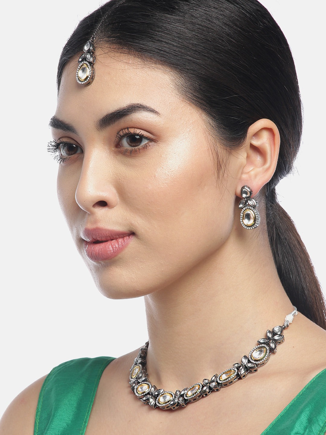 Women's  Black Kundan Stones Leaf MaangTika Jewellery Set - Priyaasi