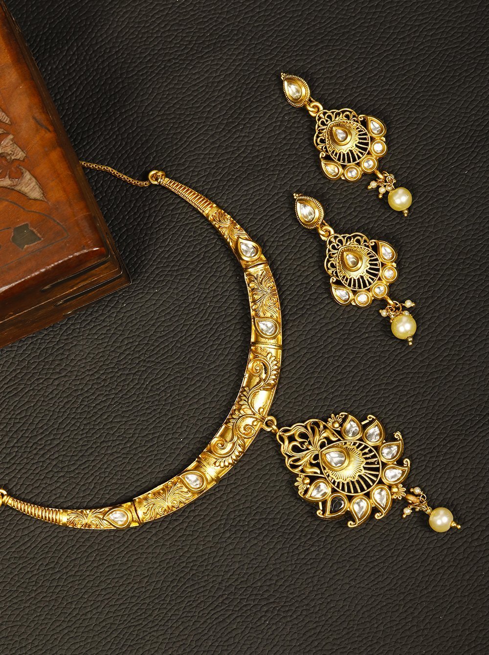 Women's Kundan Pearls Gold Plated Jewellery Set - Priyaasi