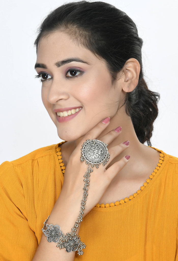 Johar Kamal Latest Traditional Design Bracelet For Girls