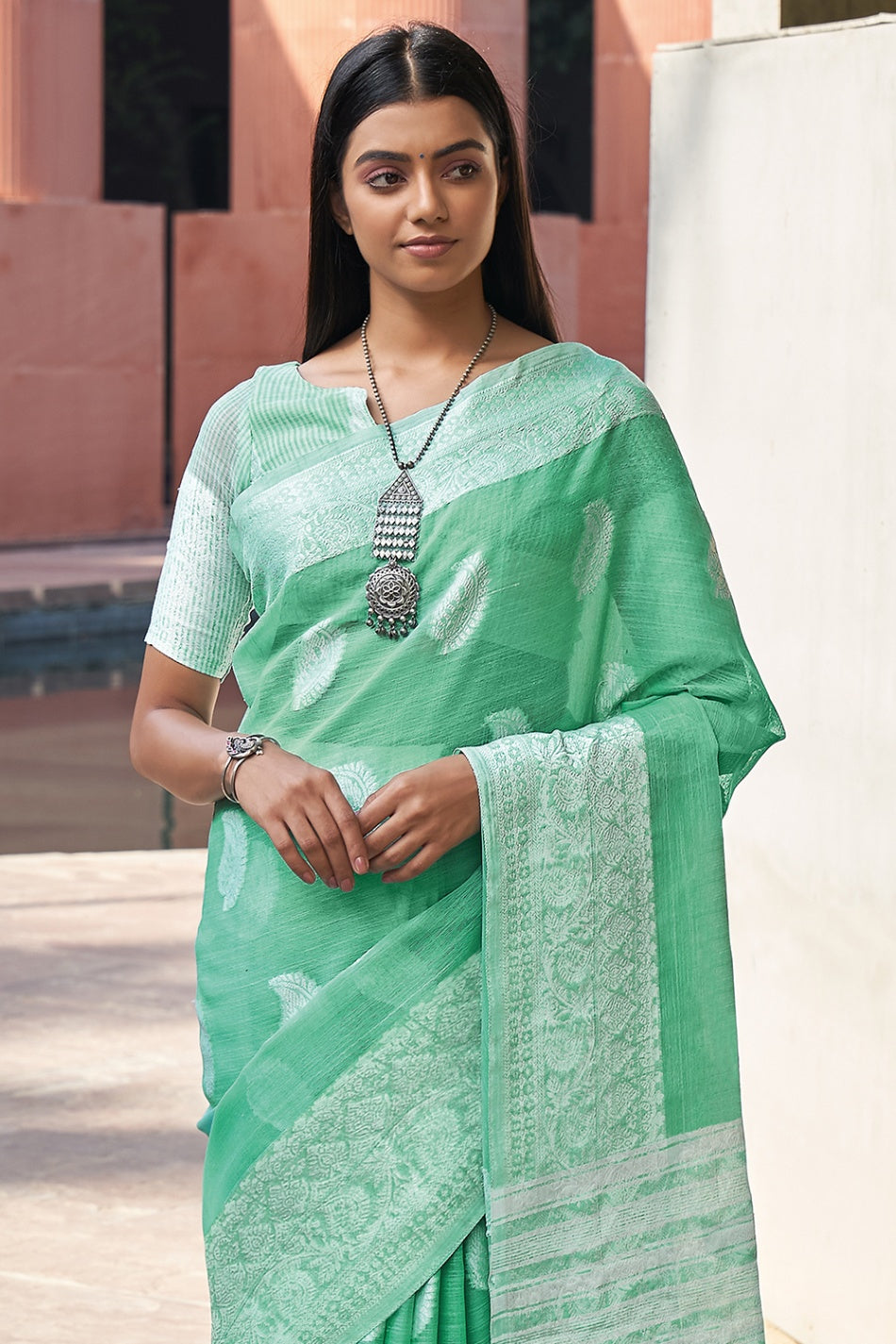Women's Sea Green Linen Saree - Karagiri