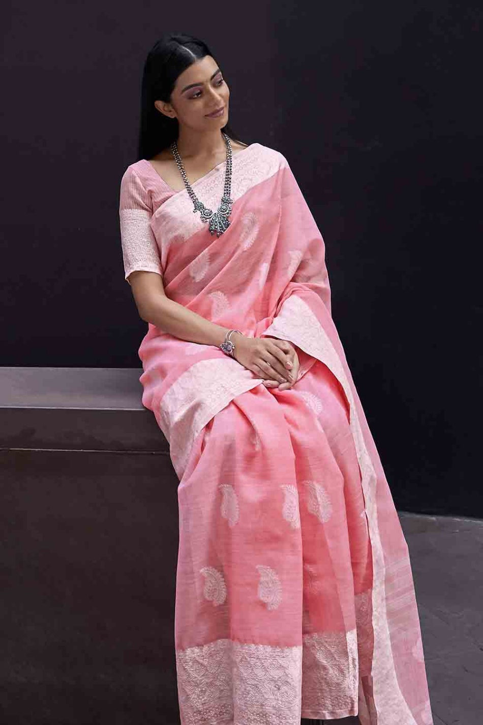 Women's Baby Pink Linen Saree - Karagiri