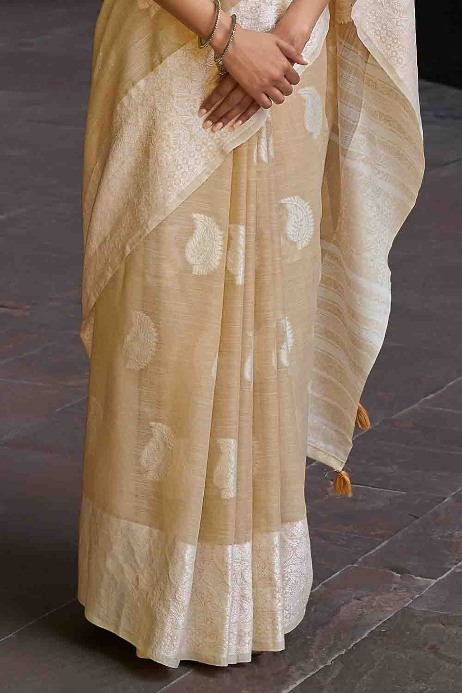Women's Beige Linen Saree - Karagiri