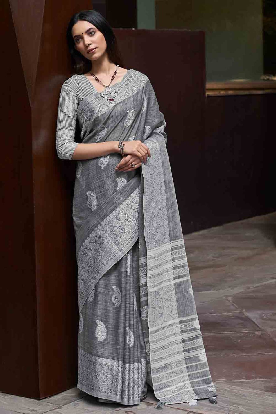 Women's Metal Grey Linen Saree - Karagiri