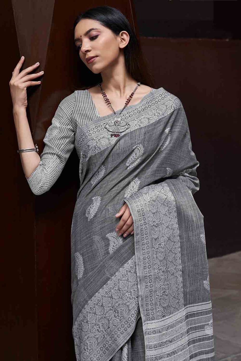 Women's Metal Grey Linen Saree - Karagiri