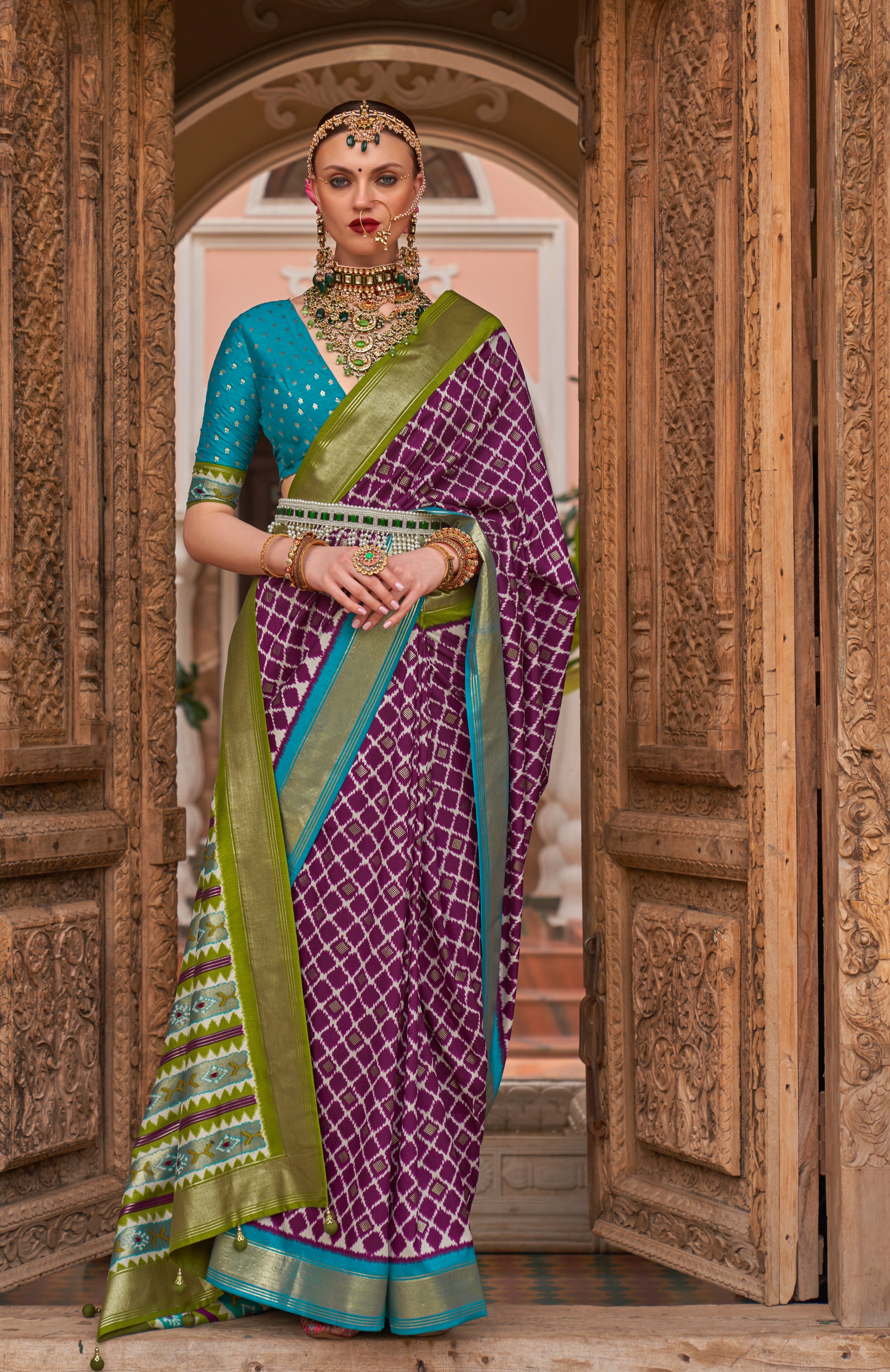 Women's Purple Silk Geometric Printed Saree With Unstitched Blouse Piece - Navyaa