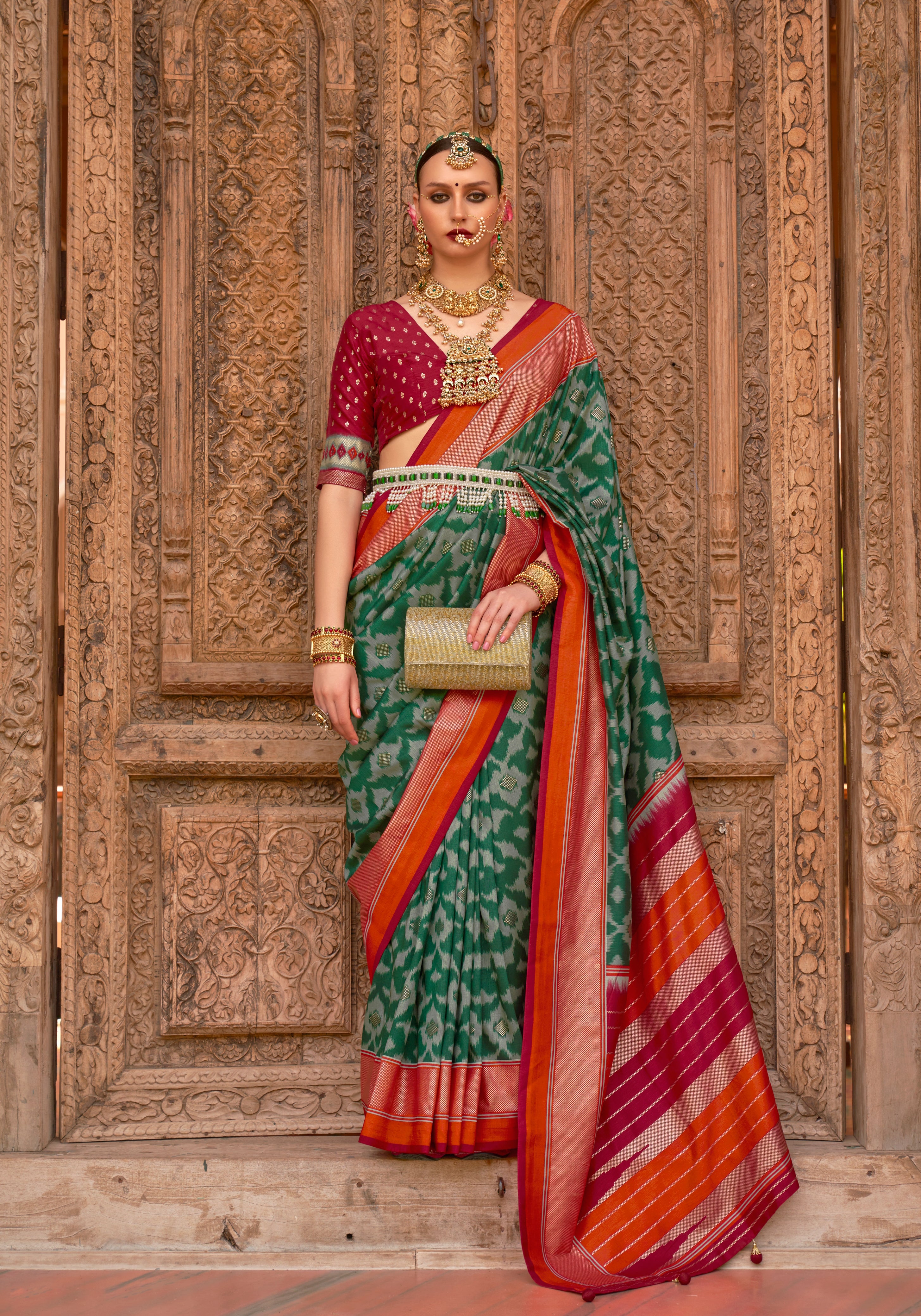 Women's Green Silk Abstract Printed Saree With Unstitched Blouse Piece - Navyaa