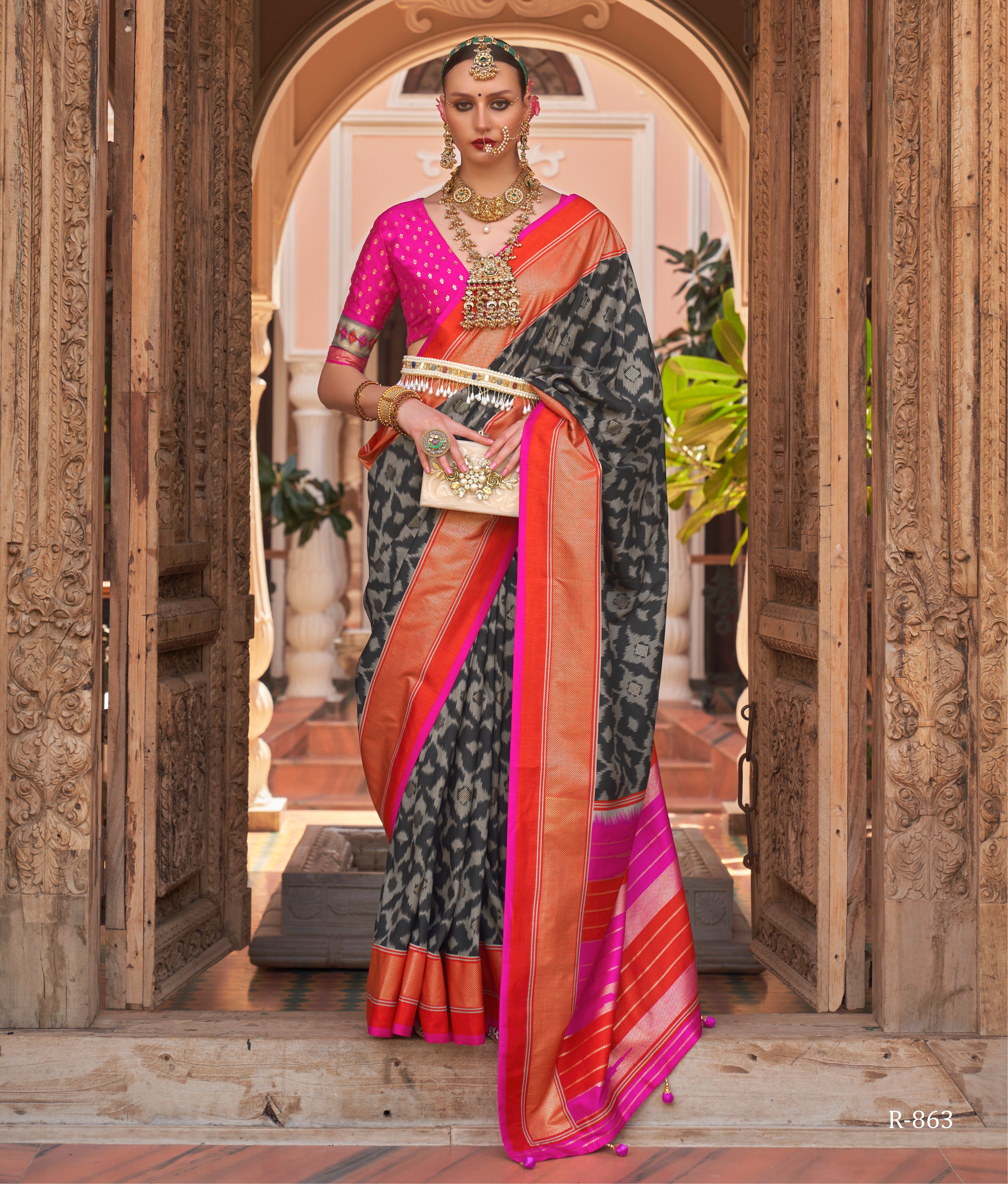 Women's Black Silk Abstract Printed Saree With Unstitched Blouse Piece - Navyaa