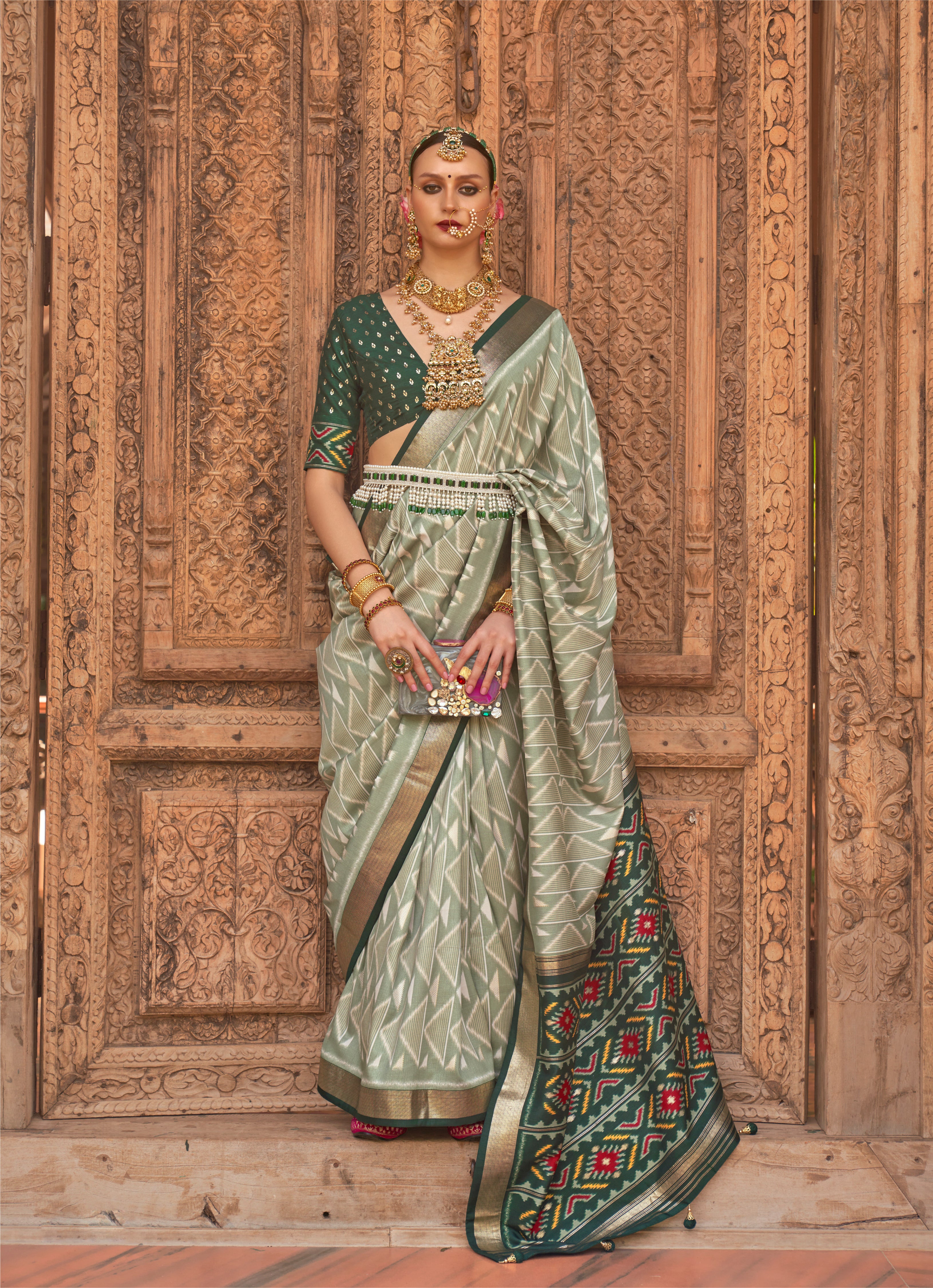 Women's Light Green Silk Geometric Printed Saree With Unstitched Blouse Piece - Navyaa
