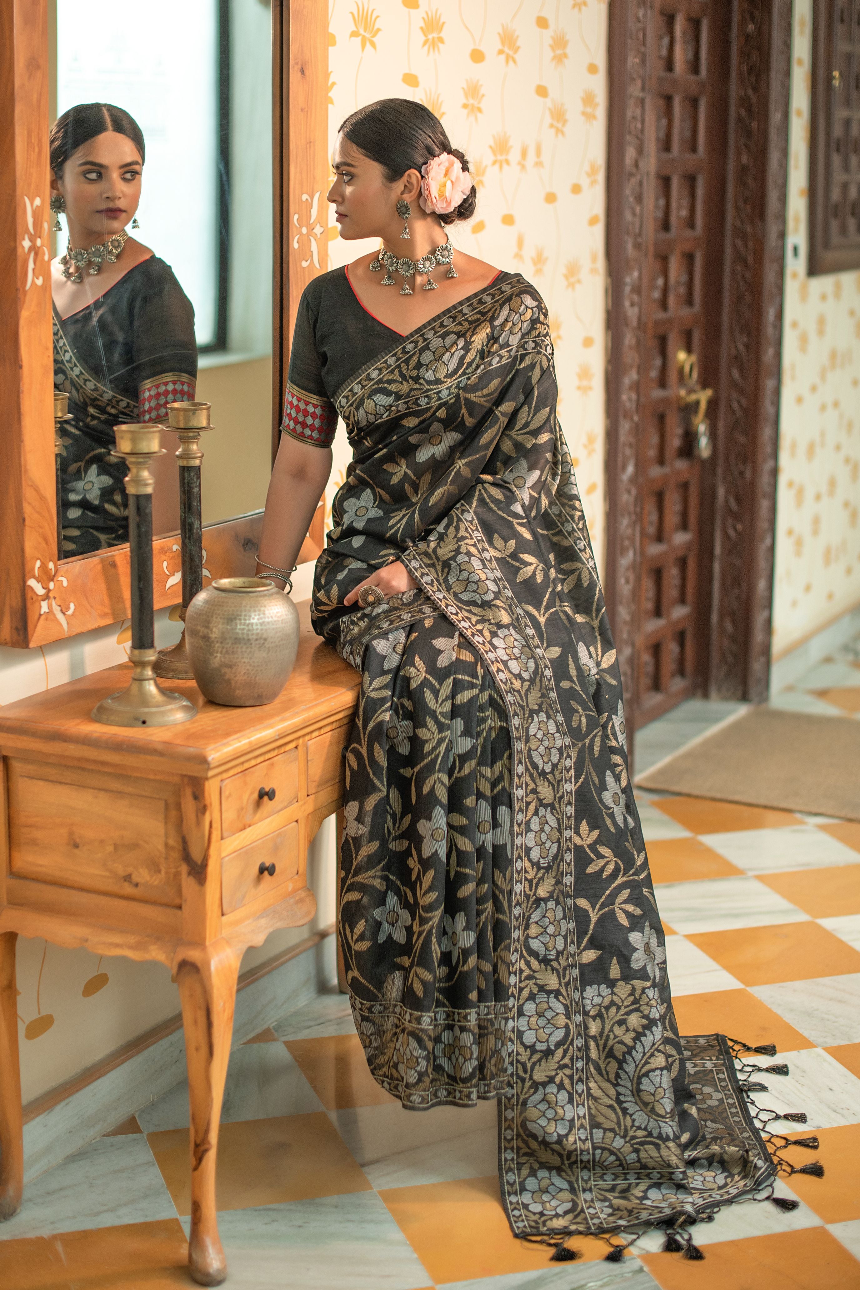 Women's Black Woven Tussar Silk Saree With Tassels - Vishnu Weaves