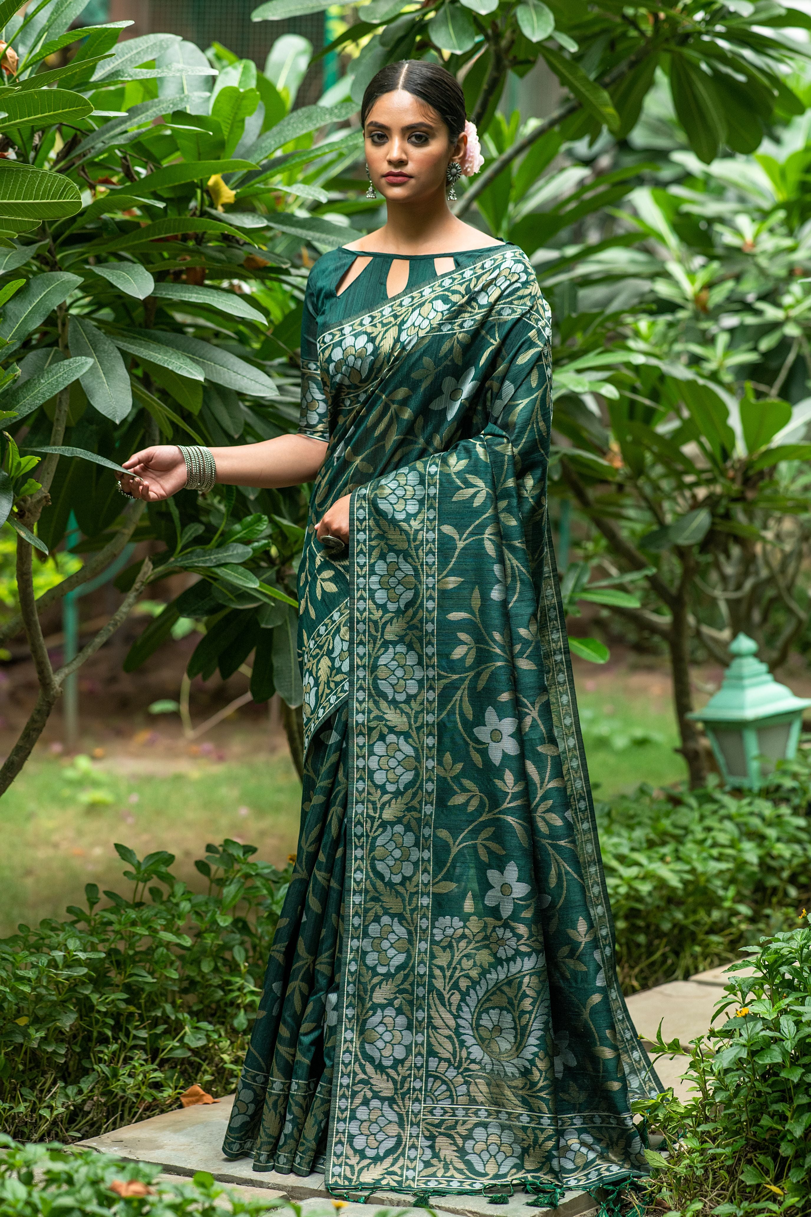 Women's Green Woven Tussar Silk Saree With Tassels - Vishnu Weaves