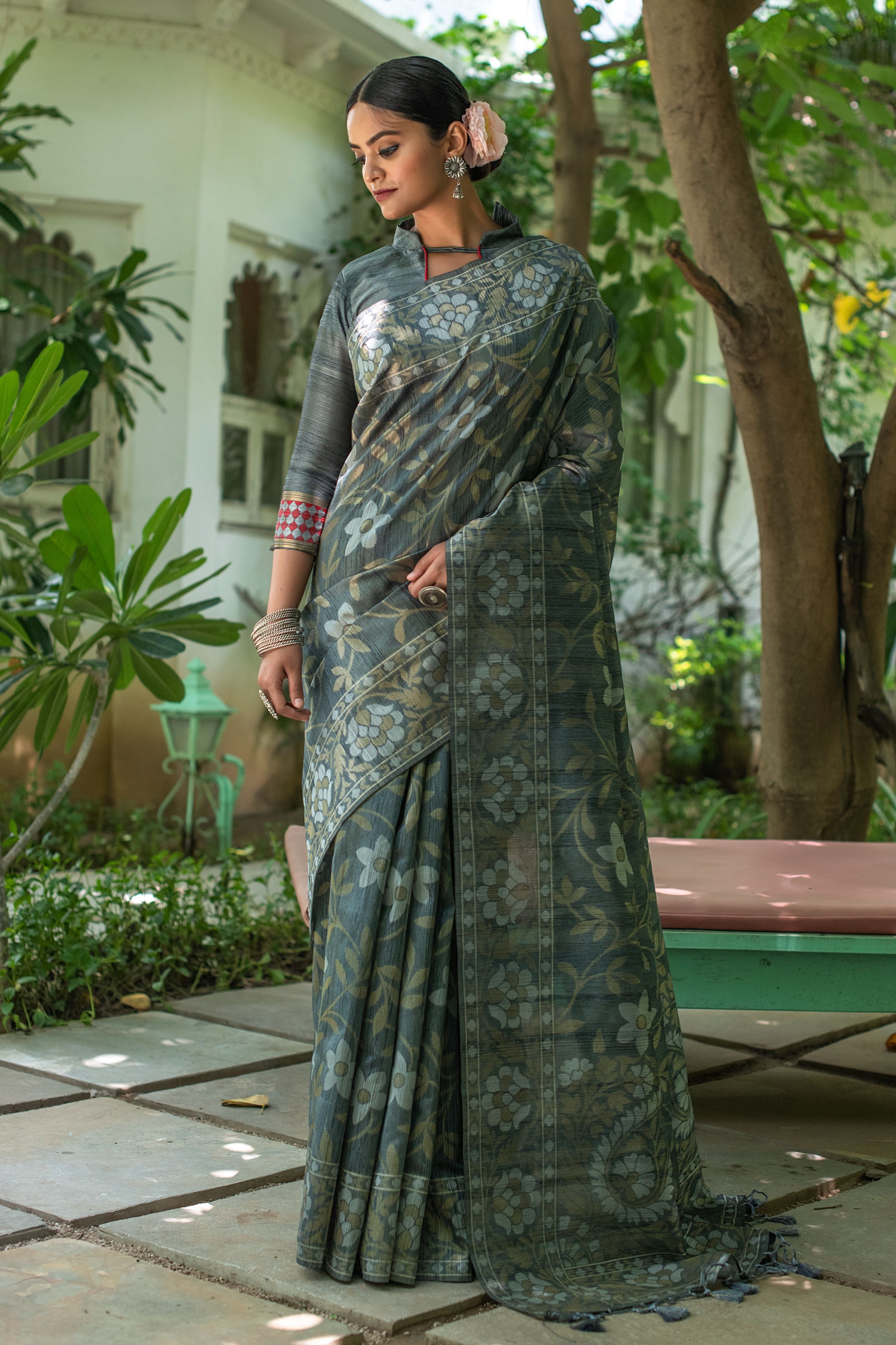 Women's Grey Woven Tussar Silk Saree With Tassels - Vishnu Weaves