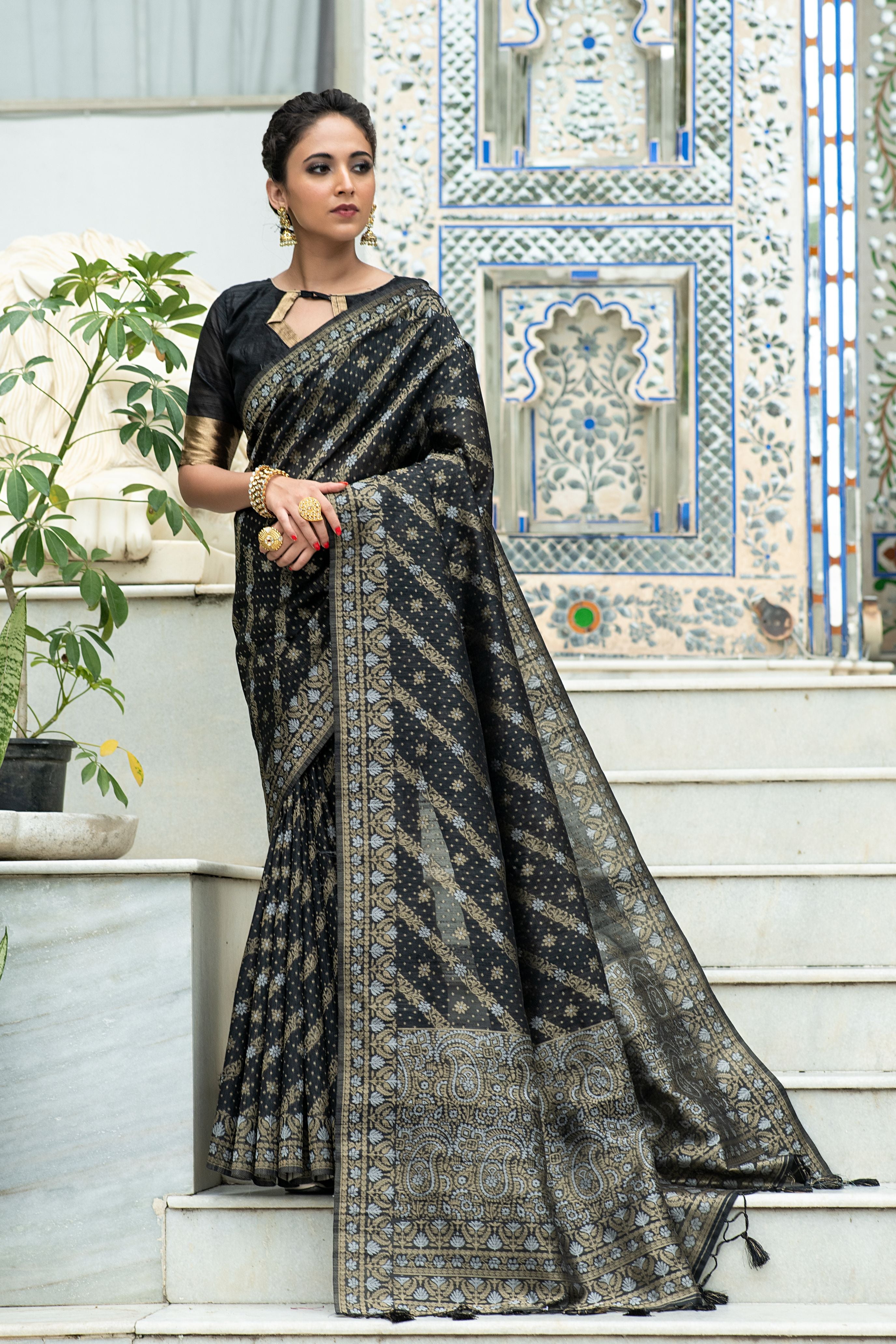 Women's Black Woven Tussar Silk Saree With Tassels - Vishnu Weaves