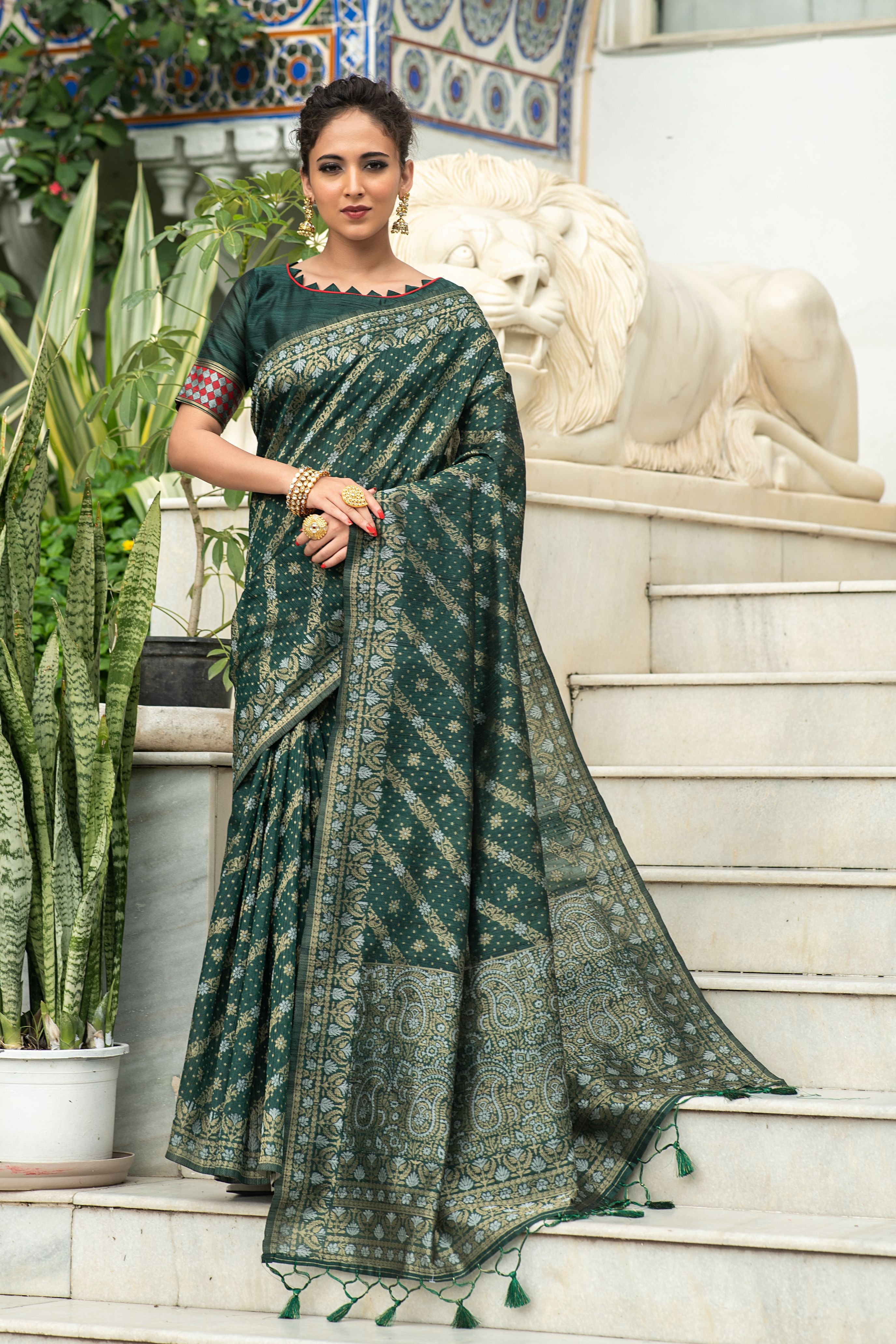 Women's Bt Green Woven Tussar Silk Saree With Tassels - Vishnu Weaves