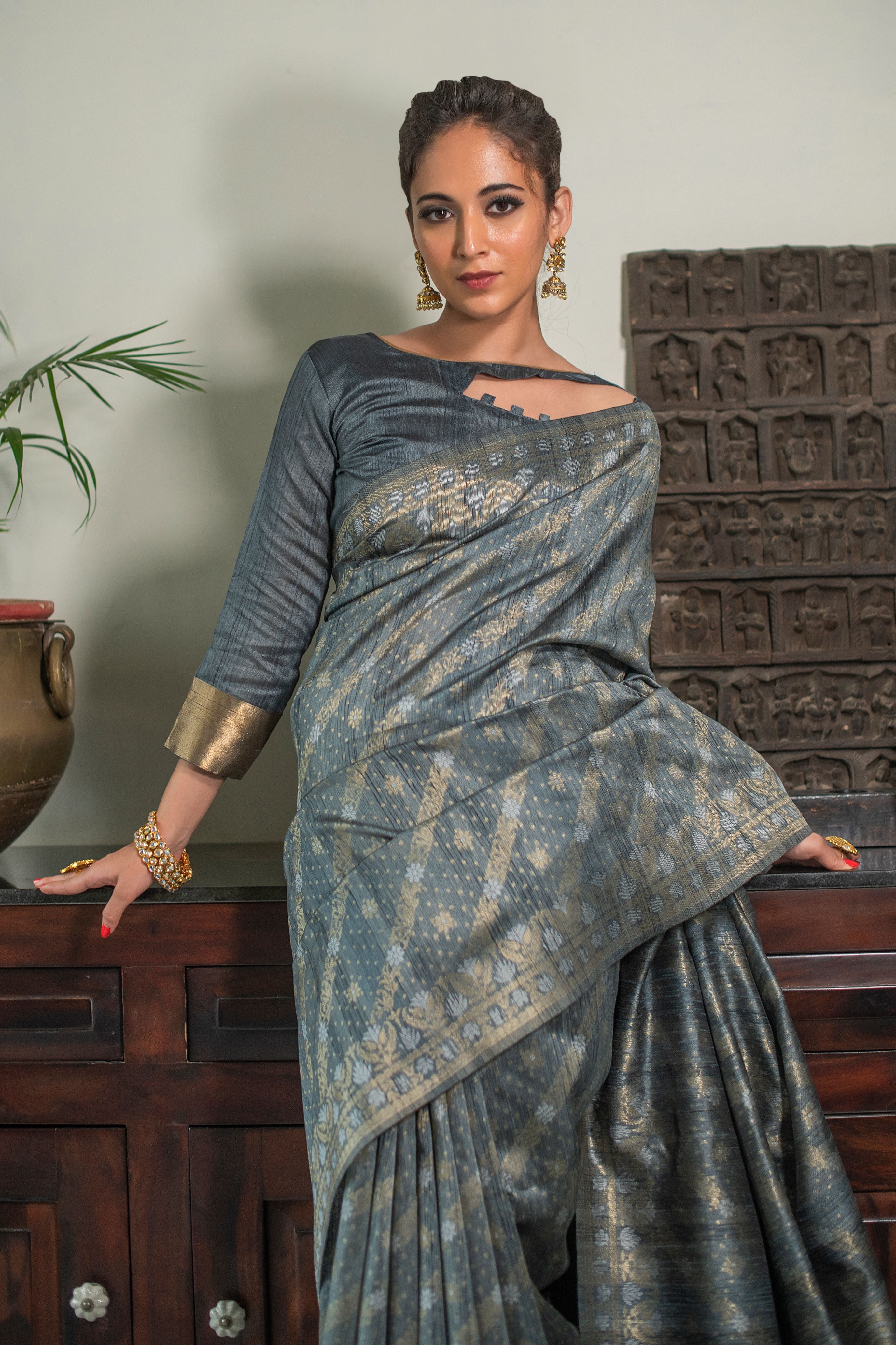 Women's Grey Woven Tussar Silk Saree With Tassels - Vishnu Weaves