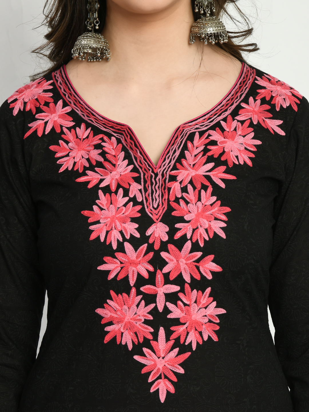 Women's Black Embroidered Kurta - Noz2Toz