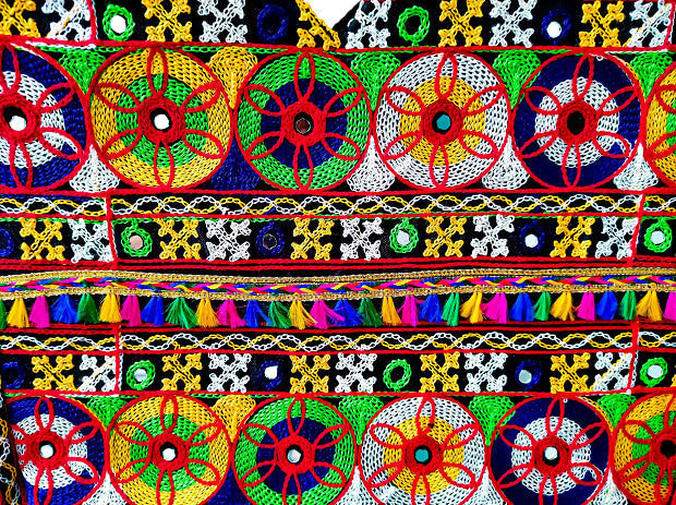 Women's Round Flower Embroidery Deisgn Rajasthani Handbag - Multi - Ritzie