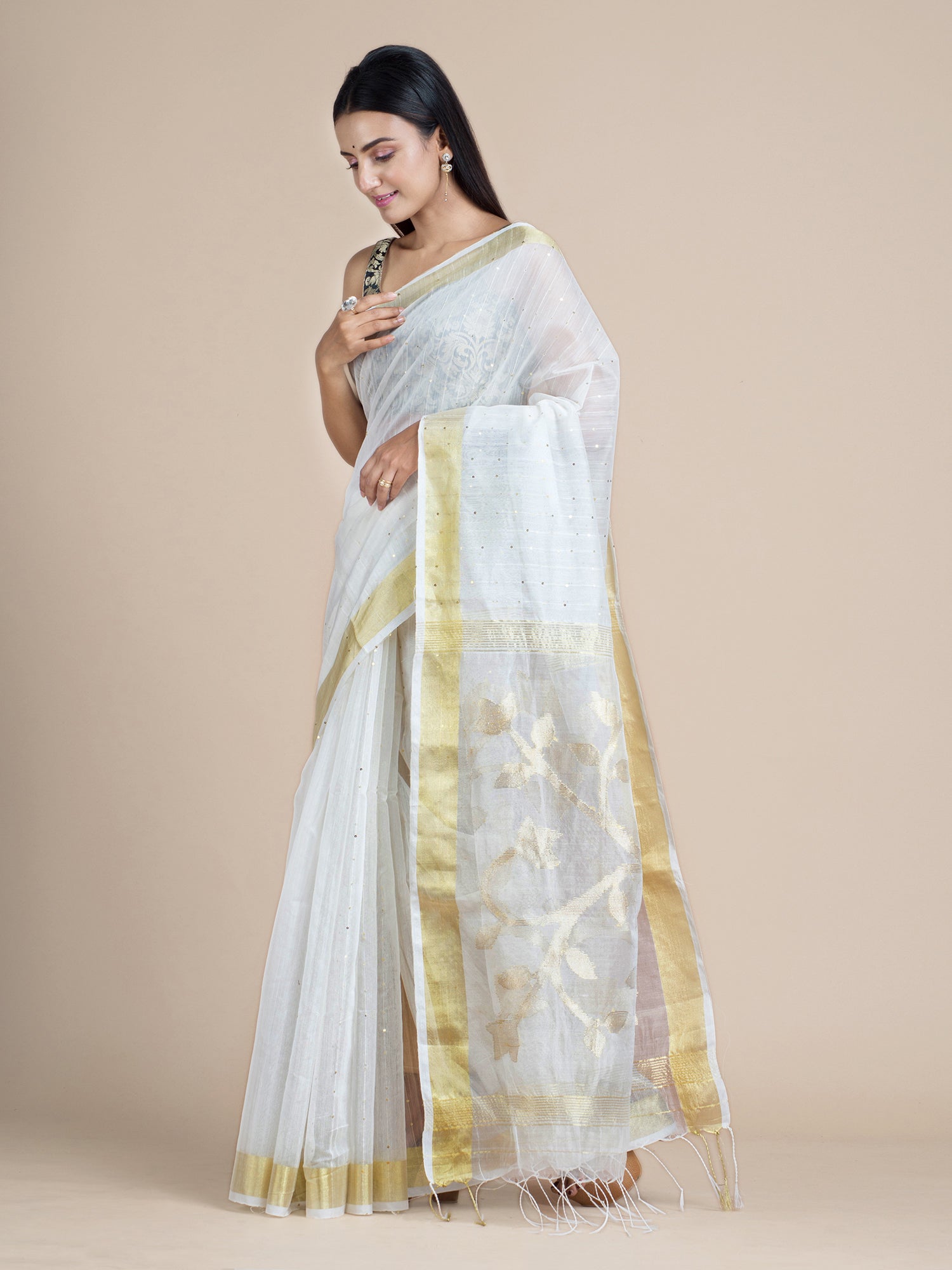 Women's White Blended Cotton Saree With Sequins - Sajasajo