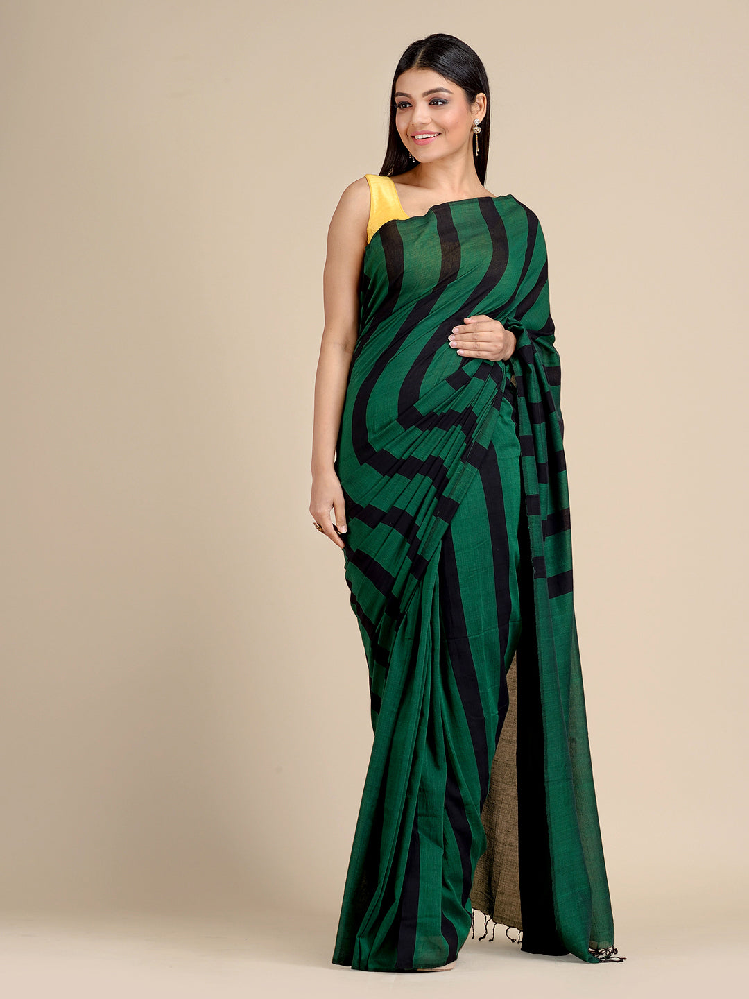 Women's Green And Black Stripe Pure Cotton Hand woven Saree - Sajasajo