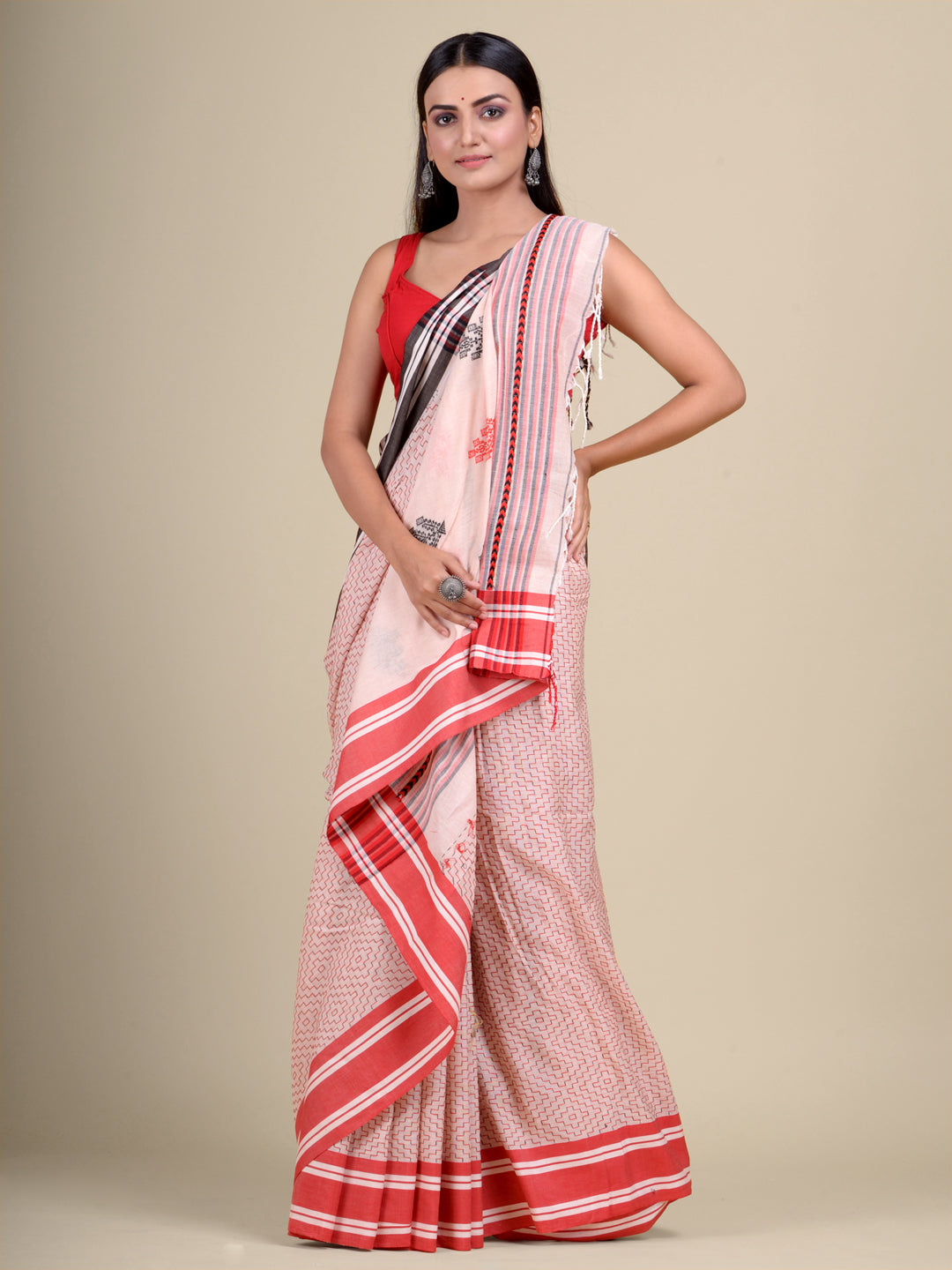 Women's White Pure Cotton Hand Woven Saree With Stitch Work And Unstitched Blouse-Sajasajo