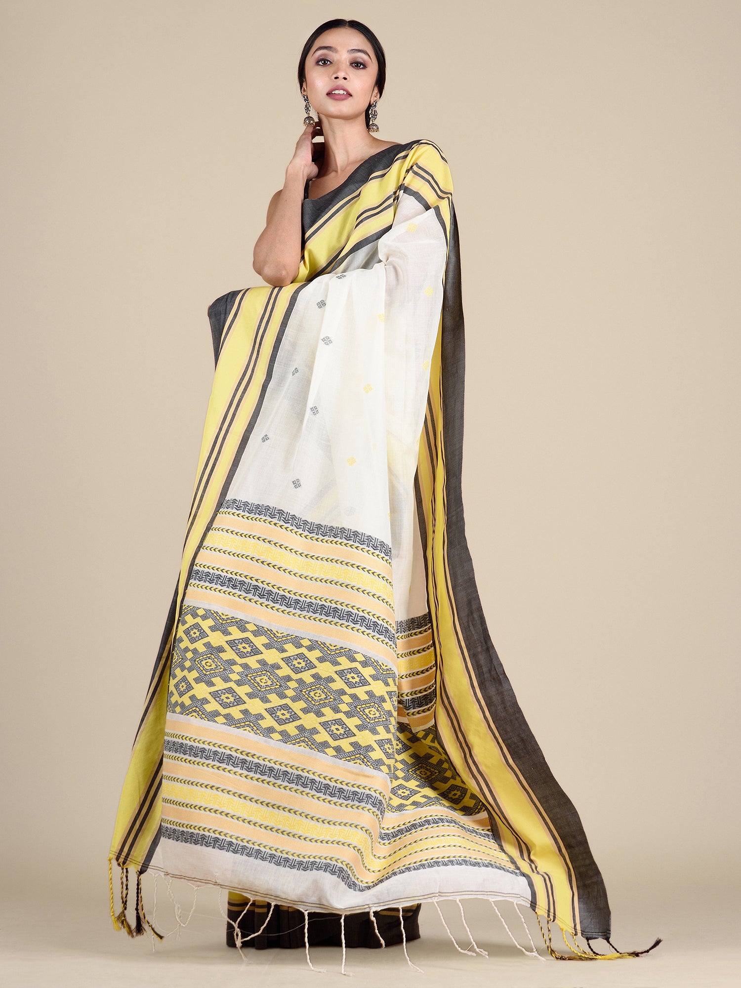 Women's Off White Pure Cotton Hand Woven Buti Work Saree With Unstitched Blouse-Sajasajo