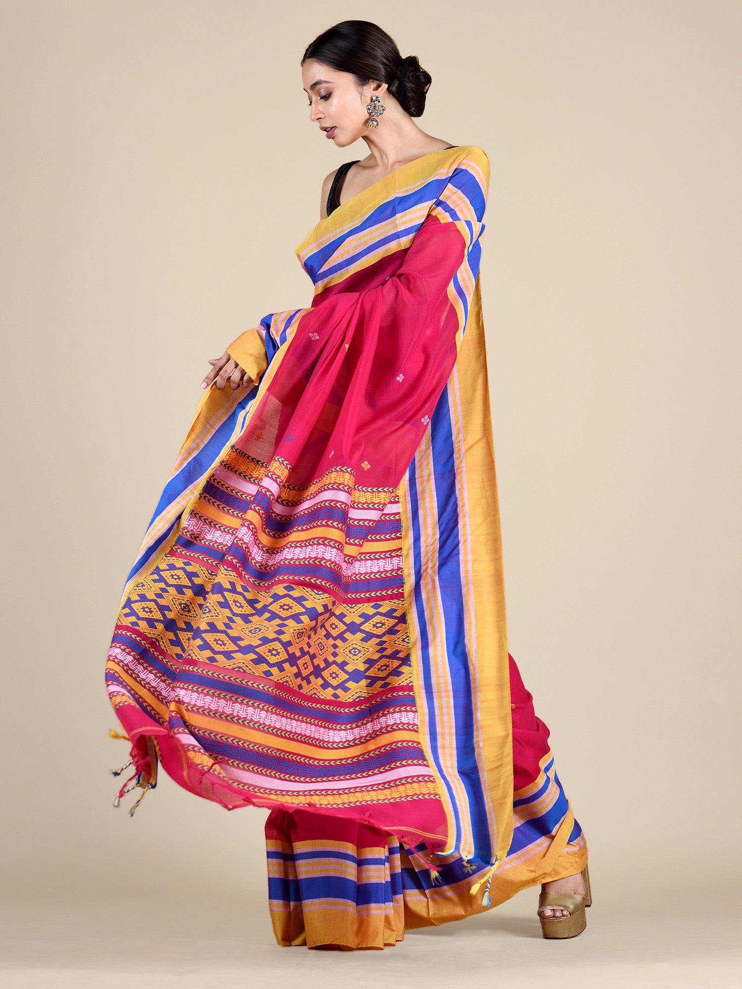Women's Red Pure Cotton Hand Woven Saree With Multicolor Border And Unstitched Blouse-Sajasajo