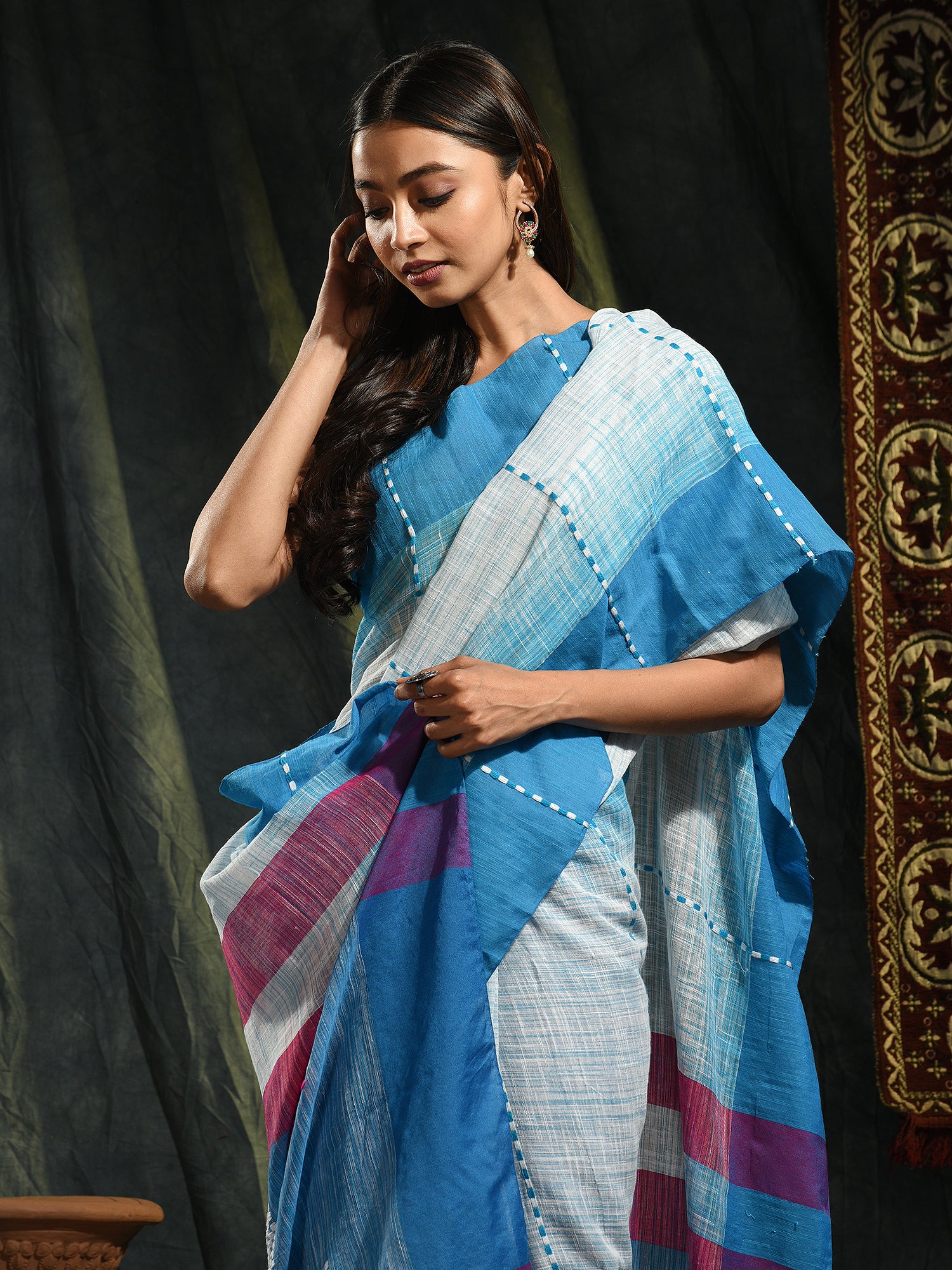 Women's White and Blue Pure Cotton Hand woven saree - Sajasajo