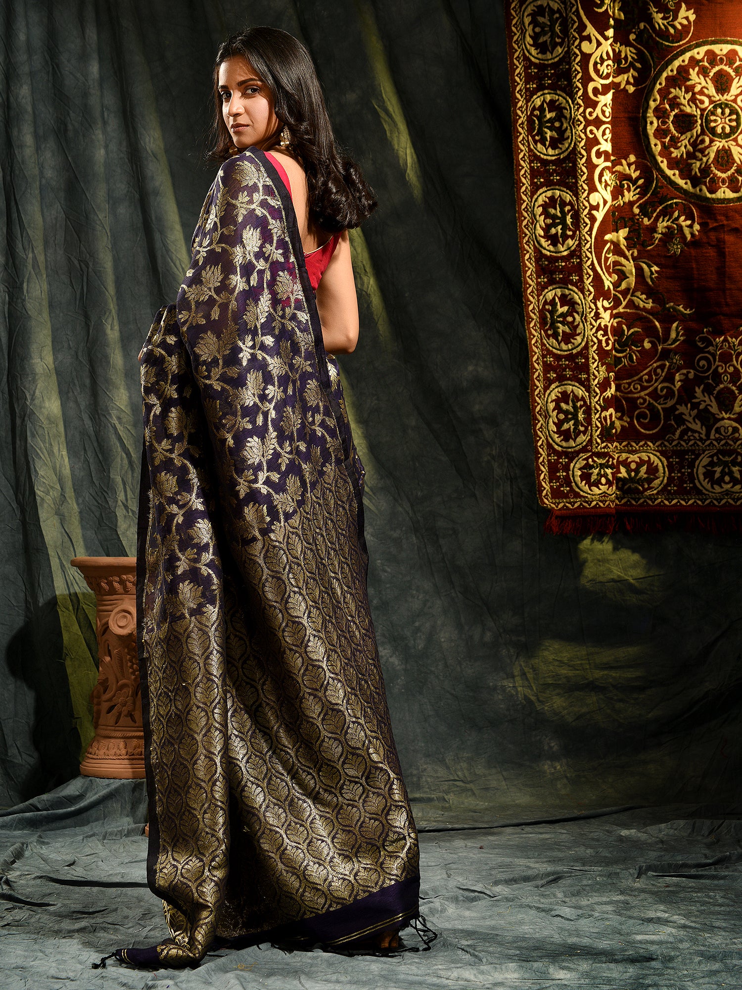 Women's Blue pure linen hand woven saree with zari - Sajasajo