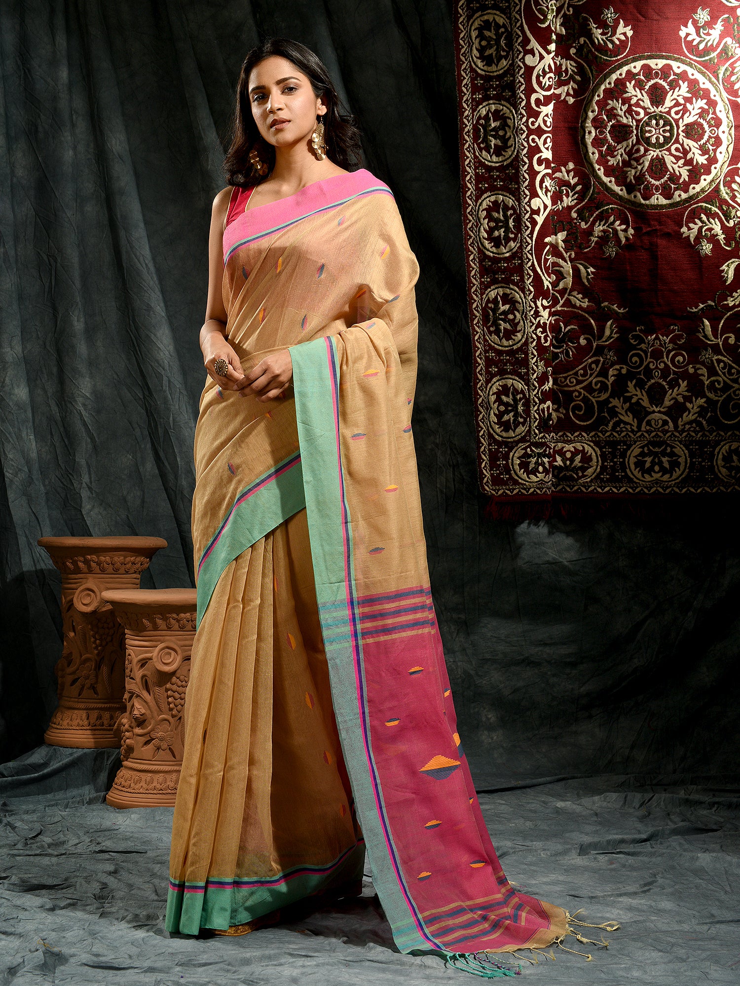 Women's Beige Blended Cotton hand woven saree with Pink border - Sajasajo