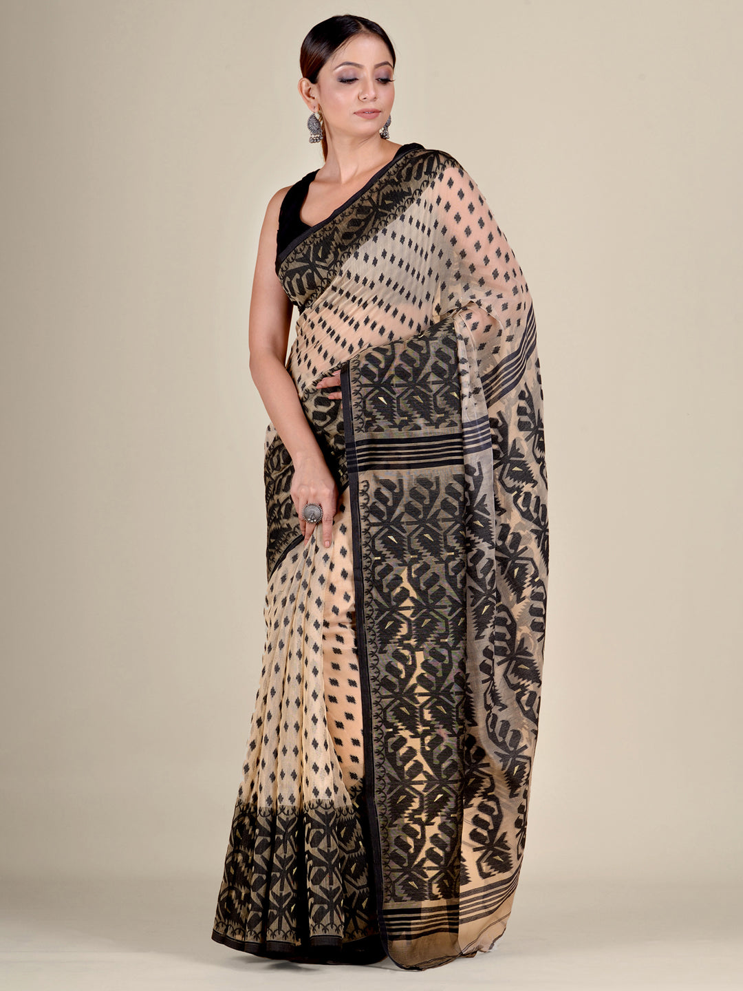 Women's Beige And Black Silk Cotton Hand Woven Soft Jamdani Saree Without Blouse-Sajasajo