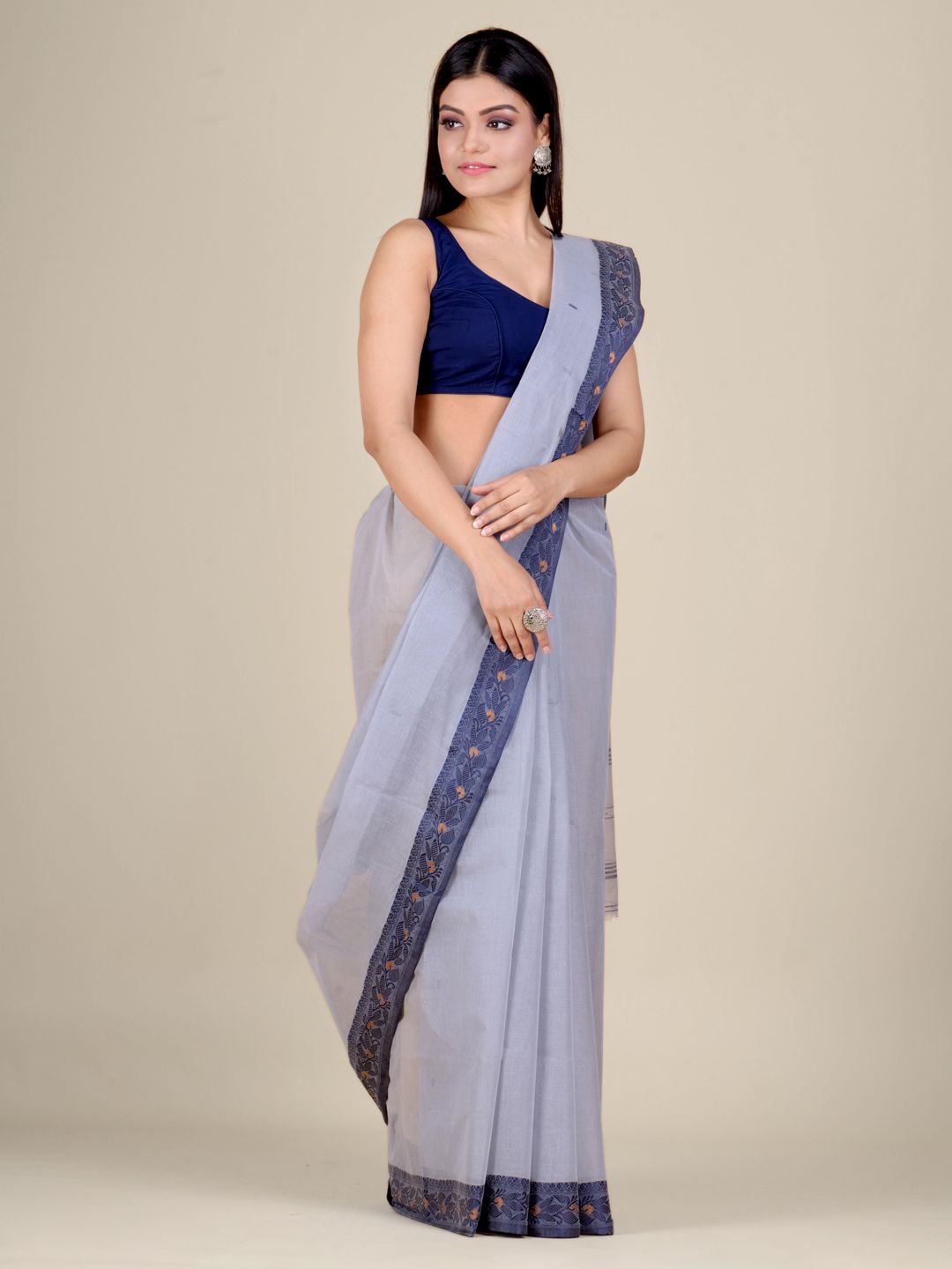 Women's Grey Cotton Hand Woven Tant Saree With Blue Border Without Blouse-Sajasajo
