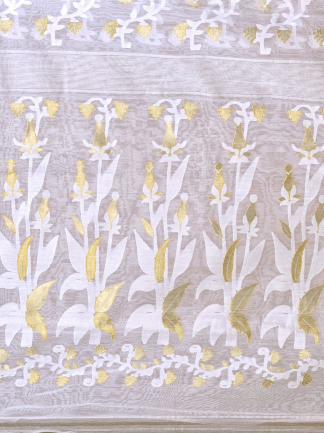 Women's White And Golden Silk Cotton Handwoven Soft Jamdani Saree Without Blouse-Sajasajo