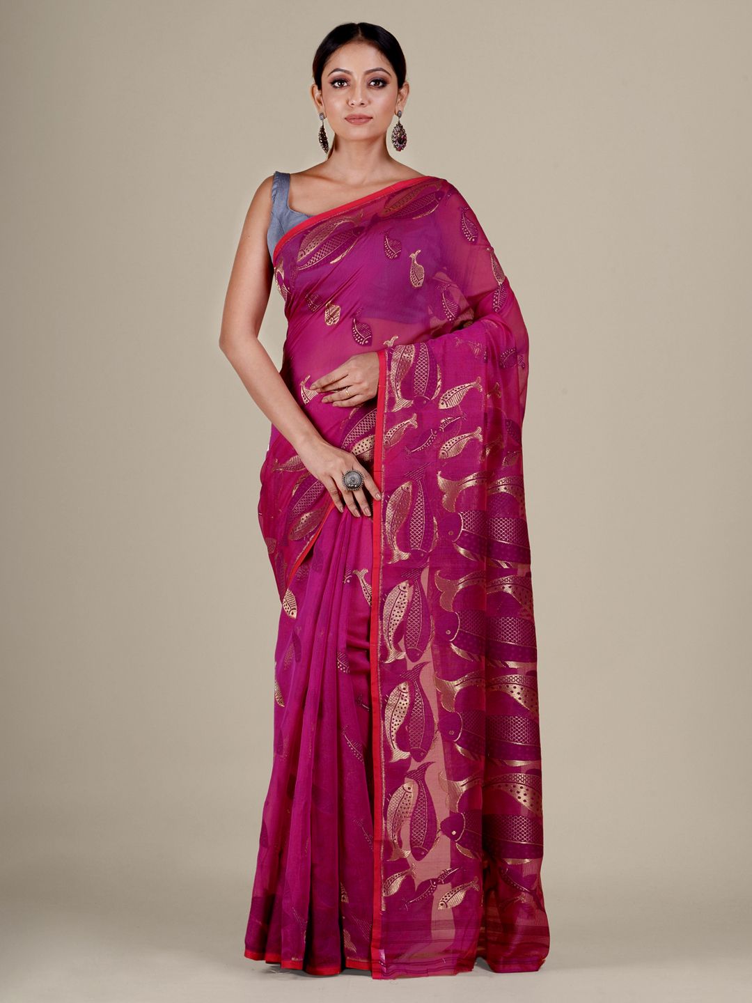 Women's Magenta And Golden Silk Cotton Handwoven Soft Jamdani Saree Without Blouse-Sajasajo