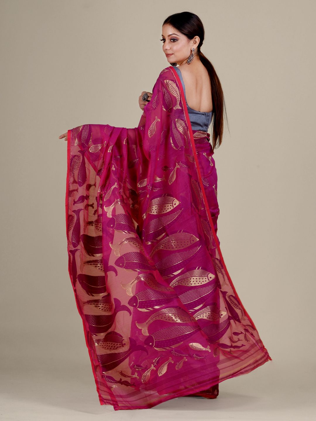 Women's Magenta And Golden Silk Cotton Handwoven Soft Jamdani Saree Without Blouse-Sajasajo
