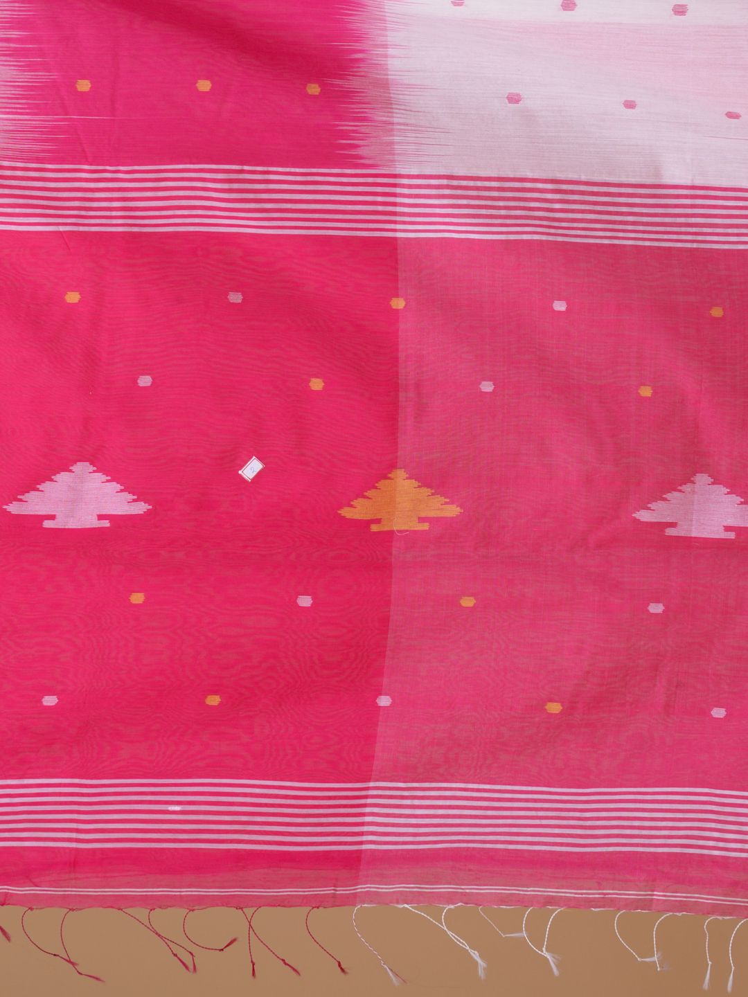 Women's White And Pink Blended Cotton Handwoven Soft Saree With Ikkat Design With Unstitched Blouse-Sajasajo