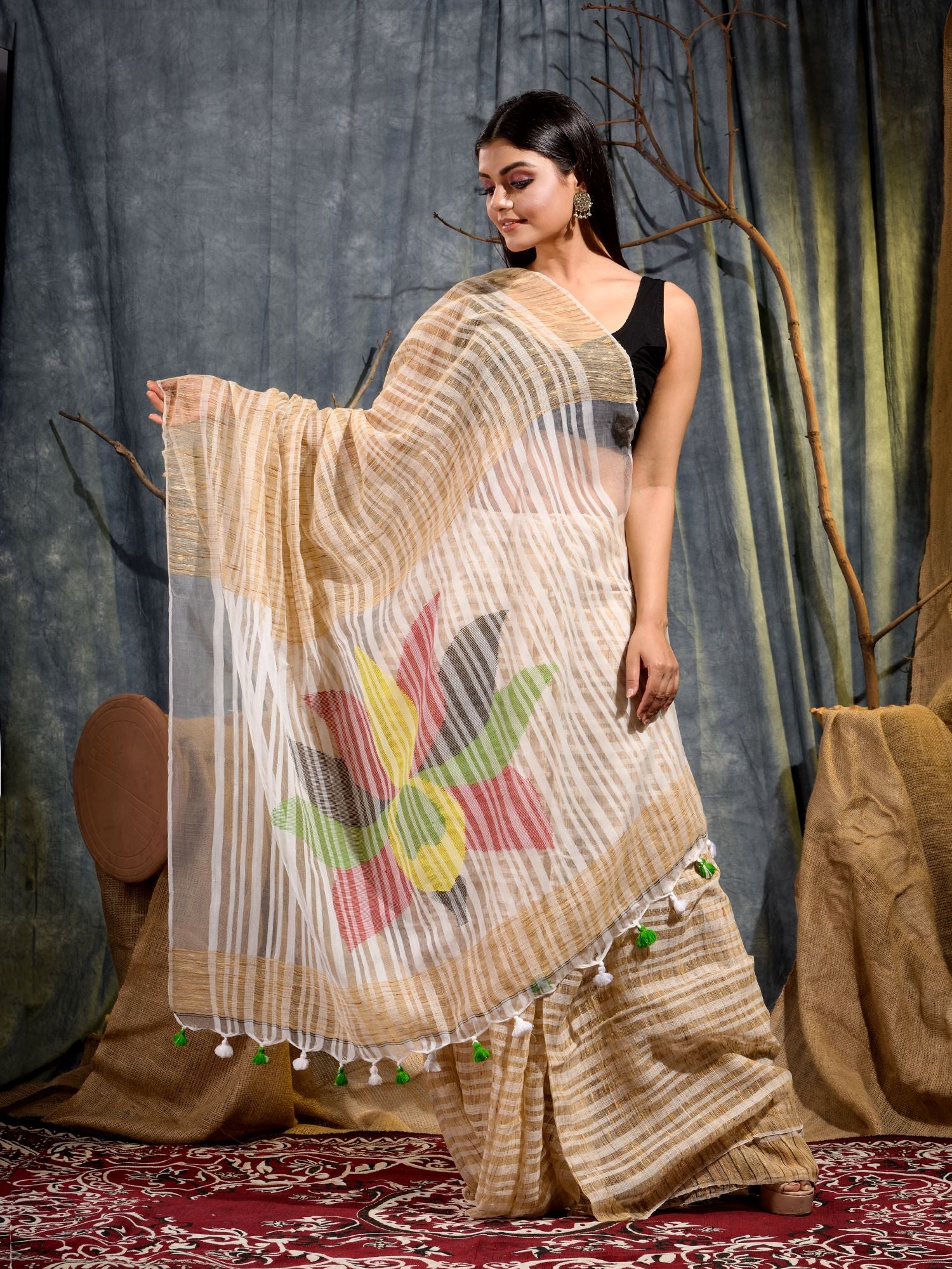 Women's Beige All Over Gicha Silk Handwoven Saree and Unstitched Blouse with Lotus Pallu-Sajasajo