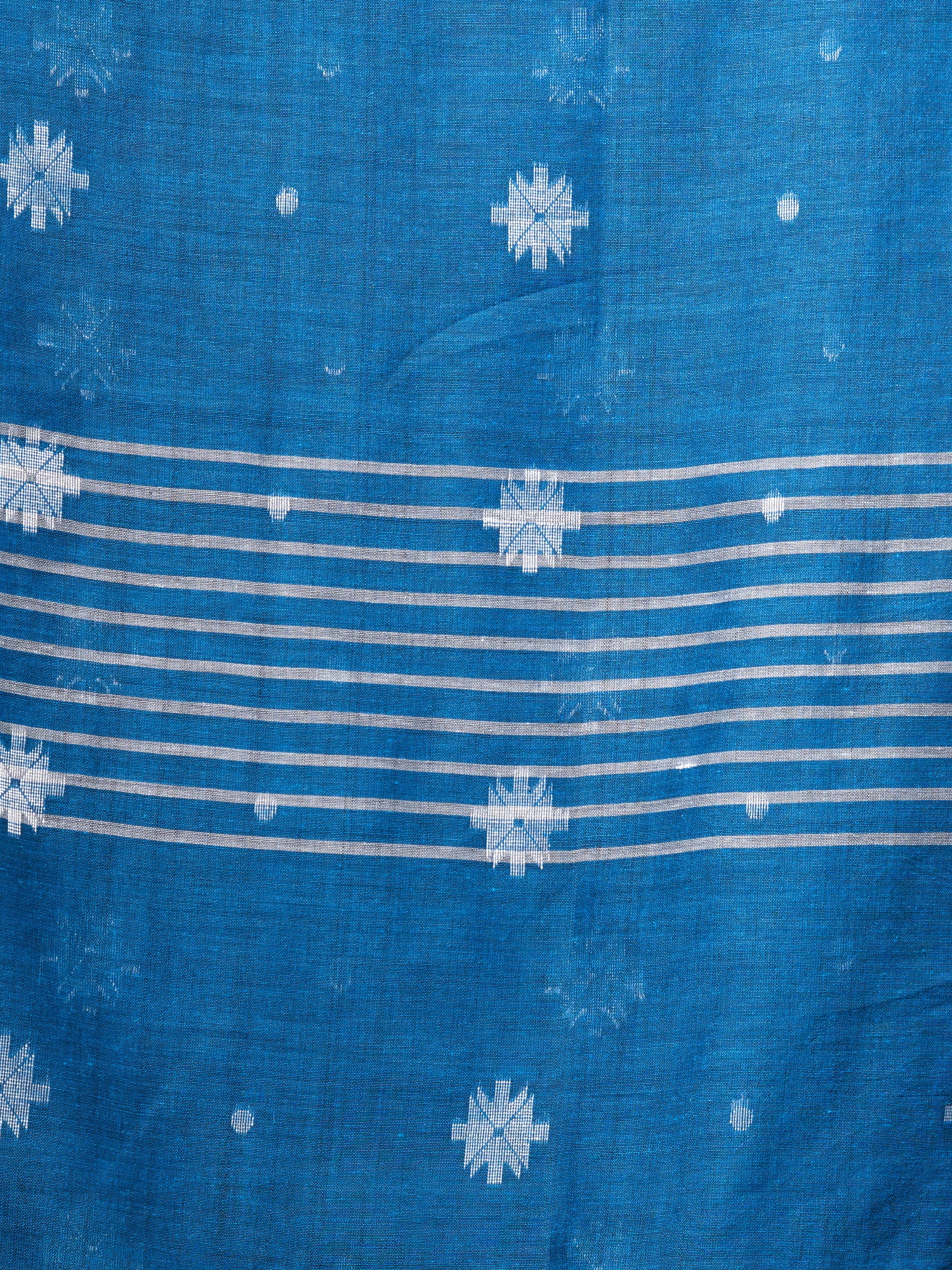Women's Sapphire Blue Cotton Handloom Saree With White Flower Butta - In Weave Sarees