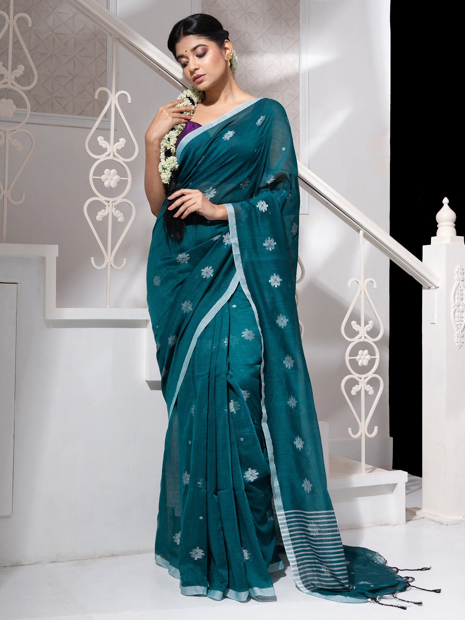 Women's Teal Green Cotton Handloom Saree With White Flower Butta - In Weave Sarees