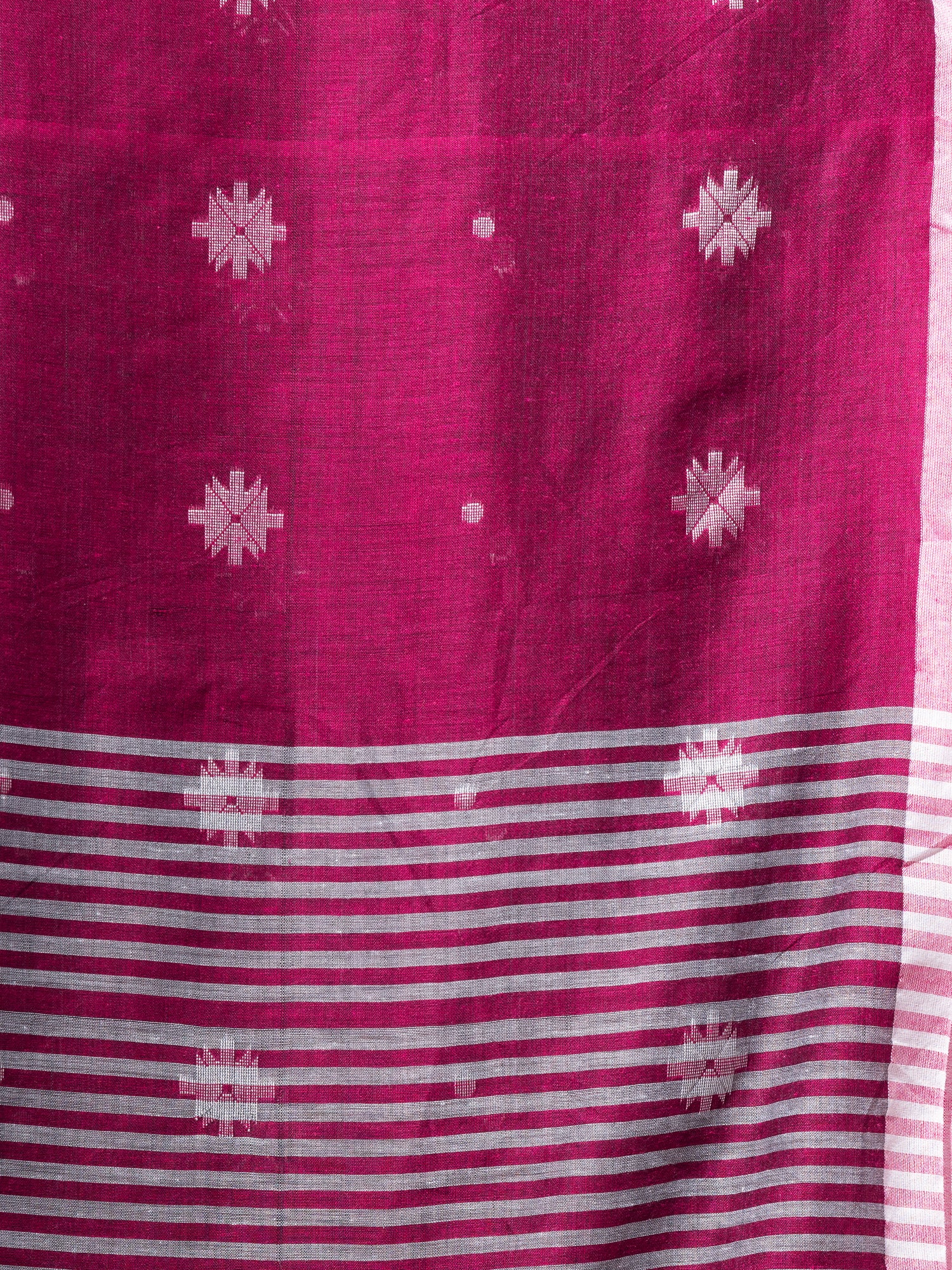 Women's Magenta Cotton Handloom Saree With White Flower Butta - In Weave Sarees