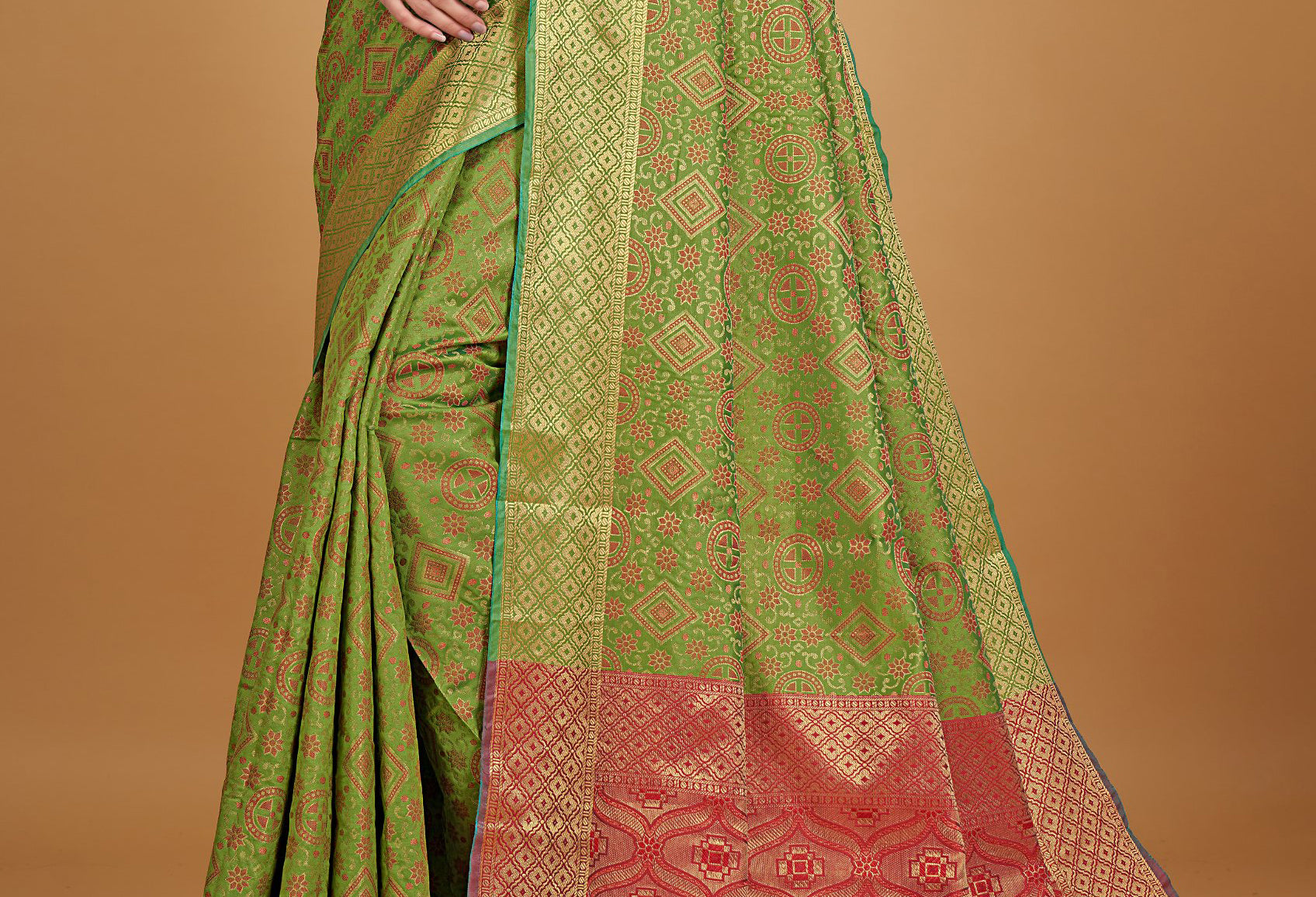 Women's Green Silk Woven Design Saree With Unstitched Blouse Piece - Navyaa