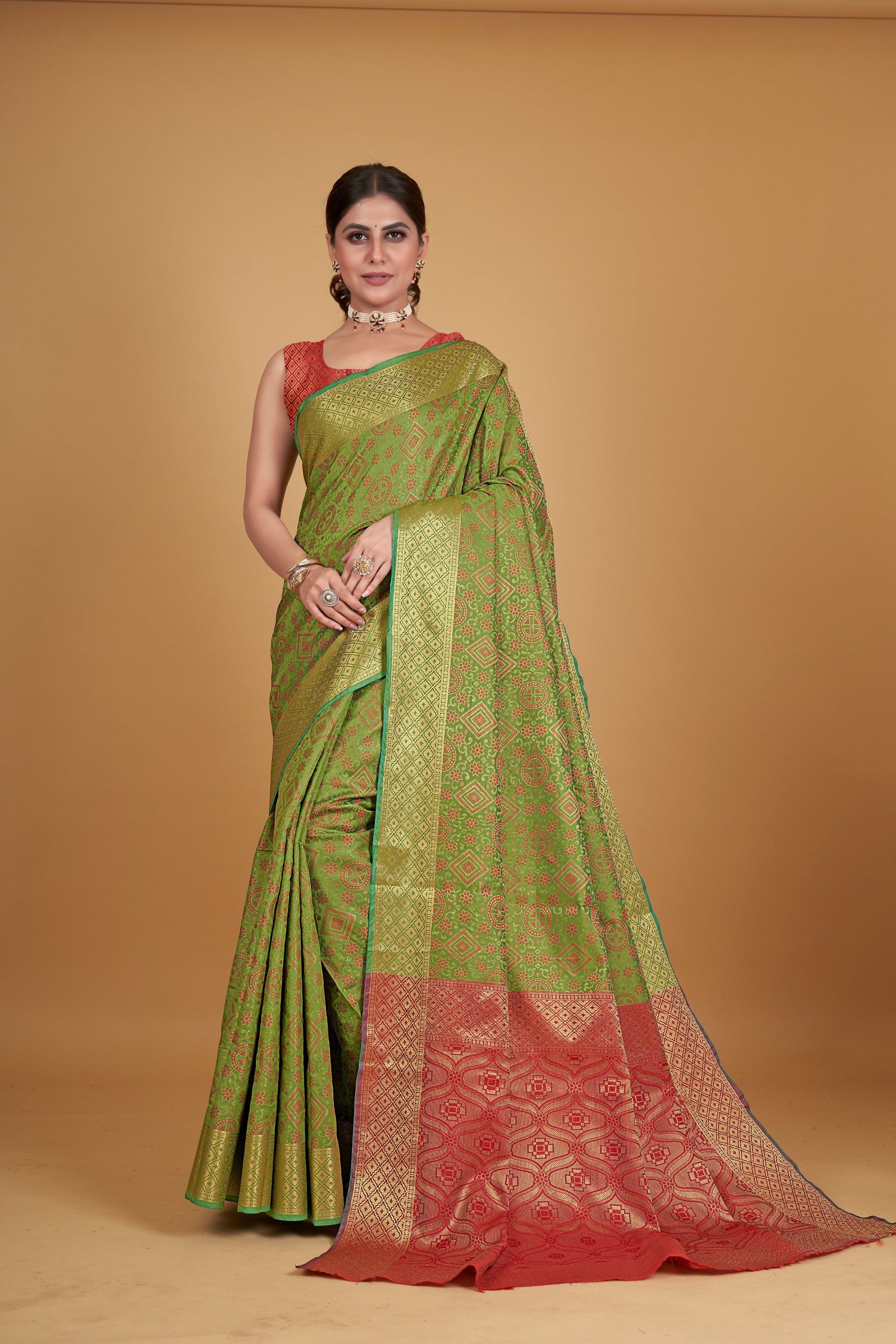 Women's Green Silk Woven Design Saree With Unstitched Blouse Piece - Navyaa